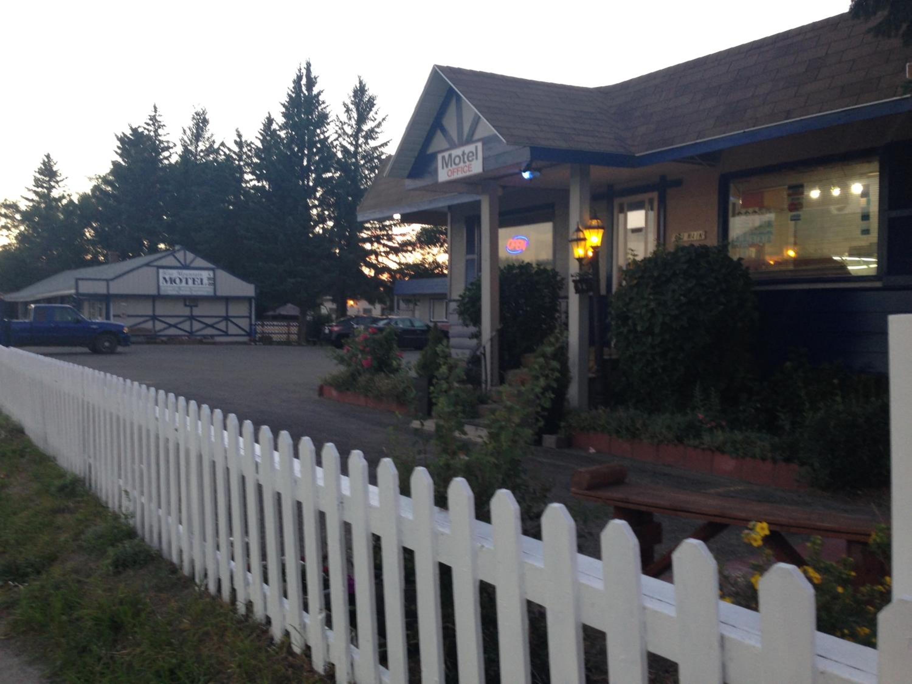 Blue Mountain Motel