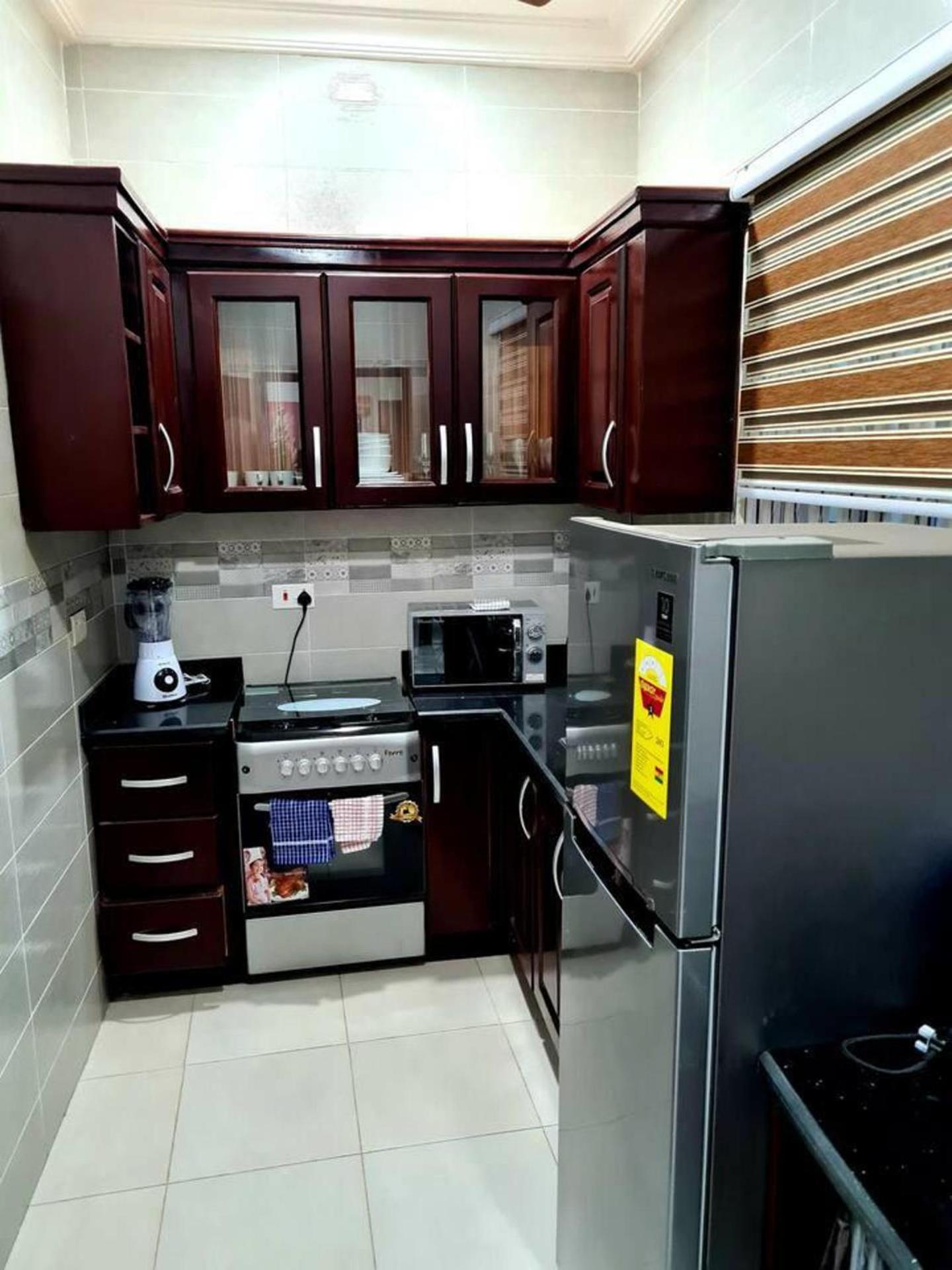 Charming Quiet & Cozy - Close to Highway Parking view 2