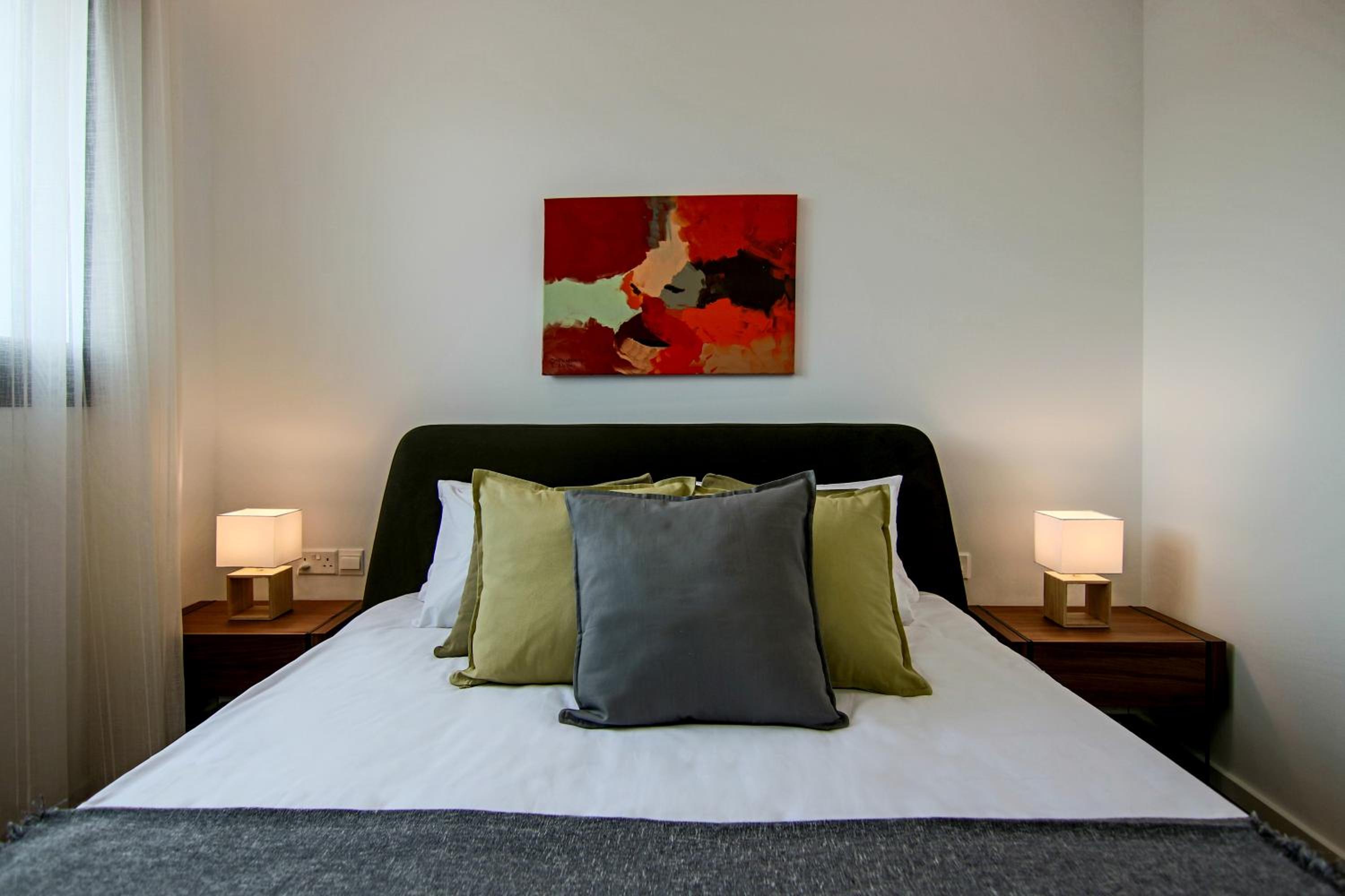 Phaedrus Living: Sea View Anna Residence 301