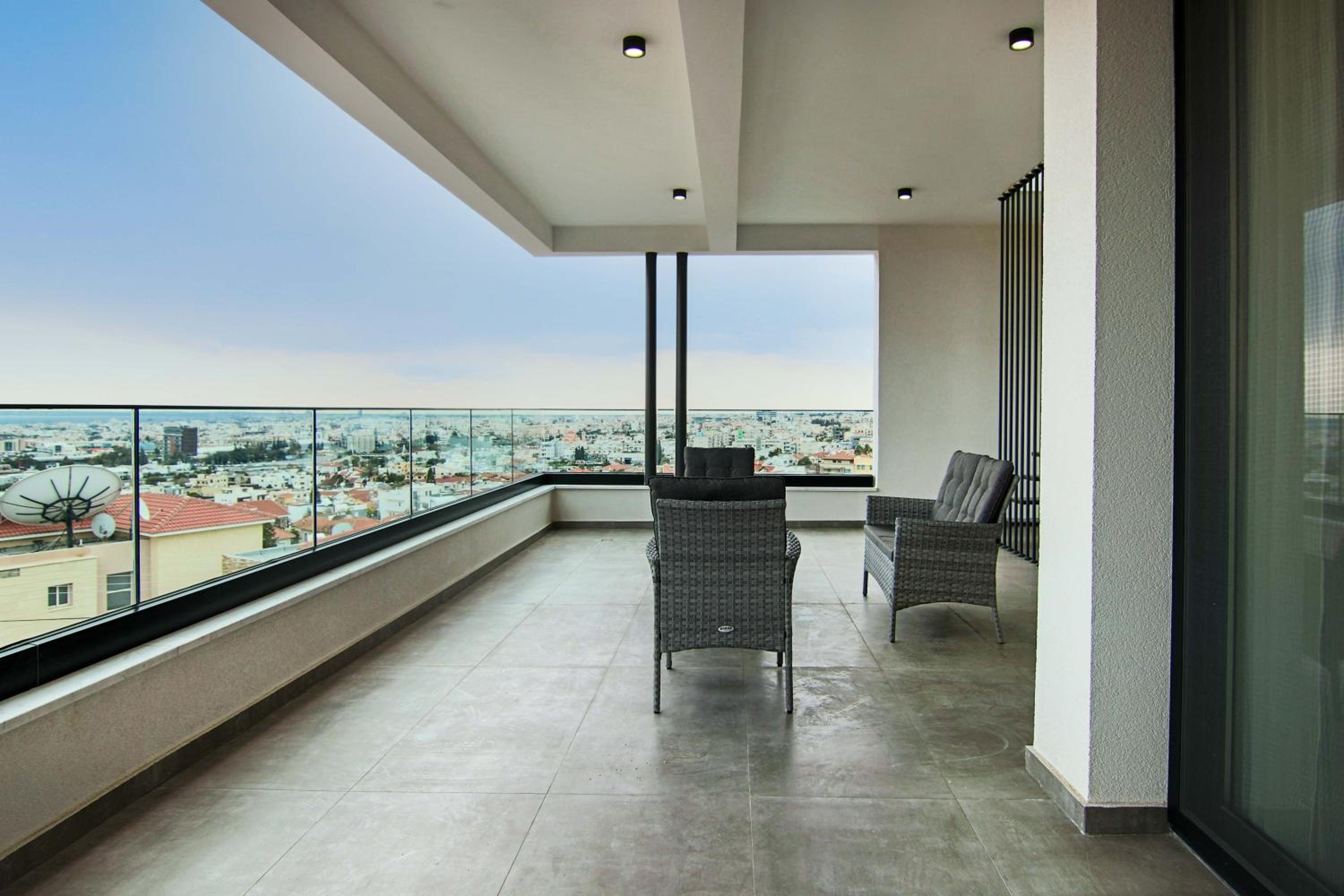 Phaedrus Living: Sea View Anna Residence 301