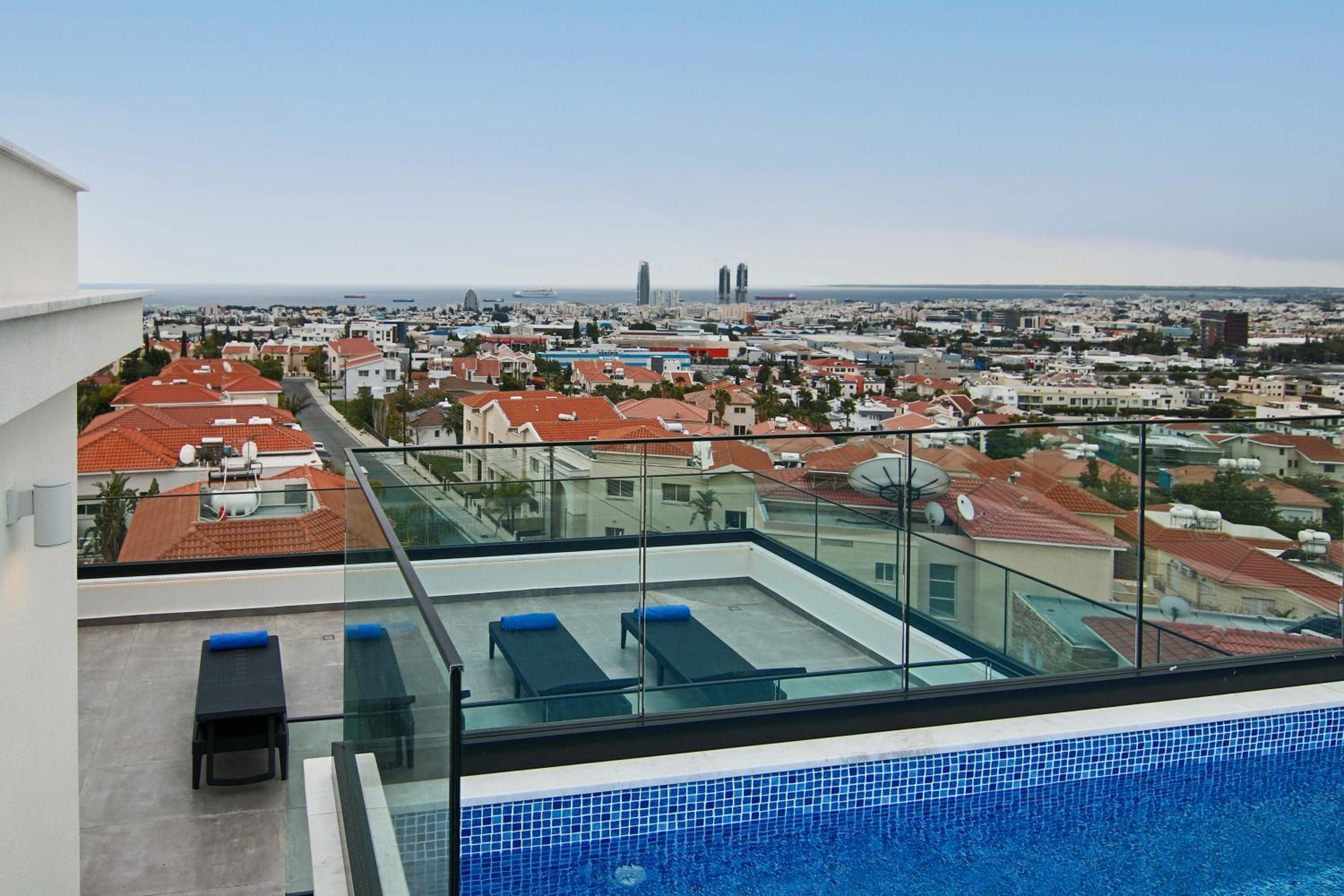 Phaedrus Living: Sea View Anna Residence 301