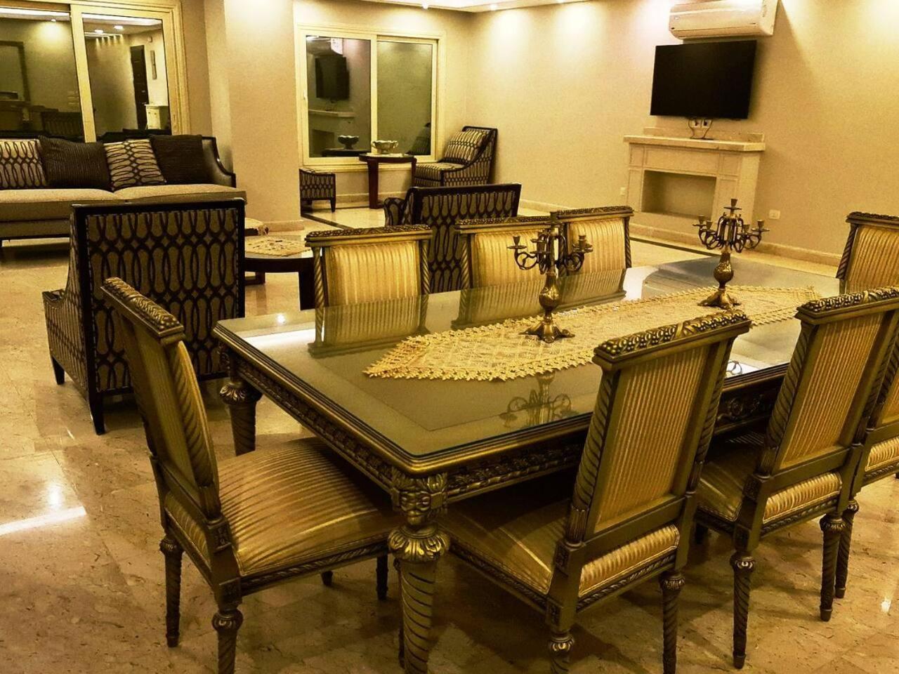 Spacious Executive Luxury Apartment with Balcony