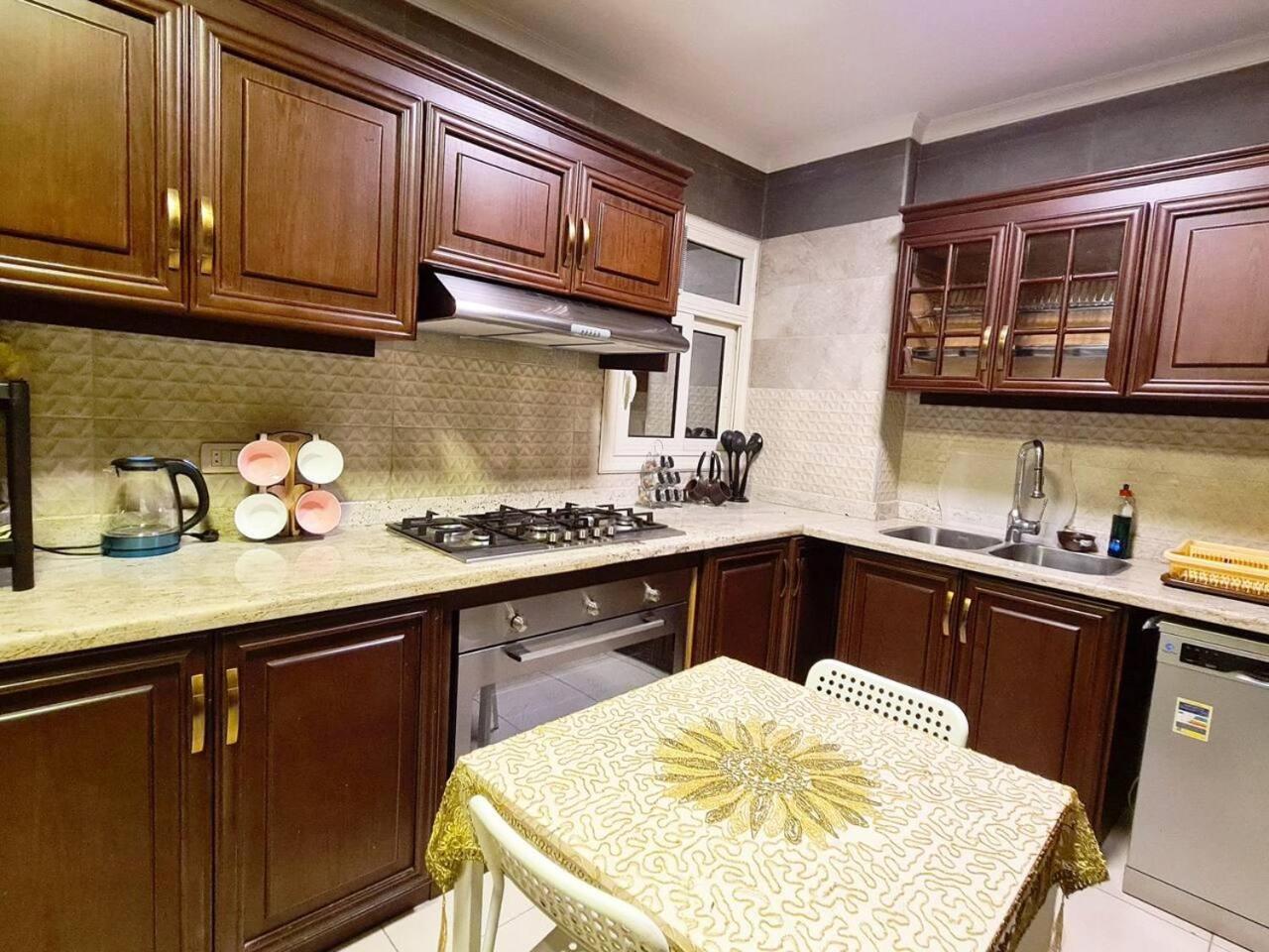 Spacious Executive Luxury Apartment with Balcony