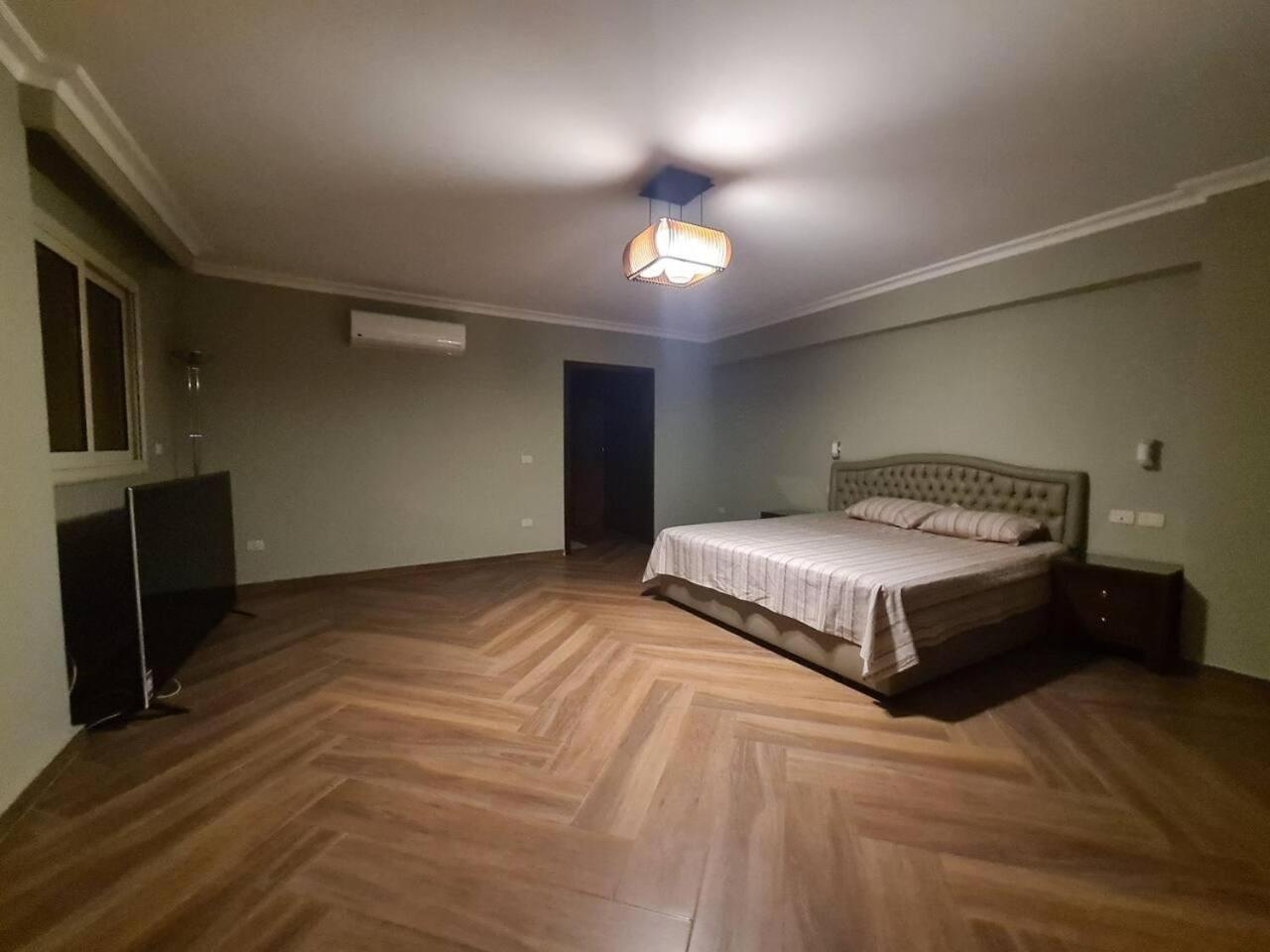 Spacious Executive Luxury Apartment with Balcony