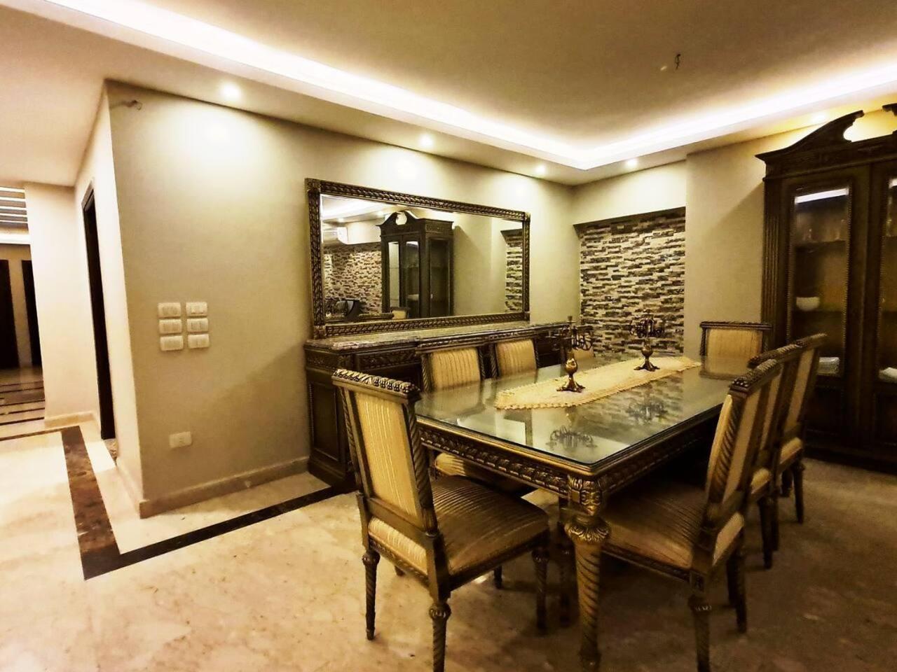Spacious Executive Luxury Apartment with Balcony