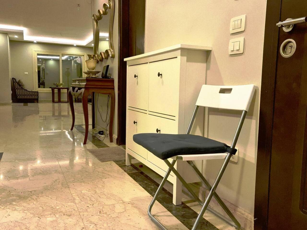 Spacious Executive Luxury Apartment with Balcony