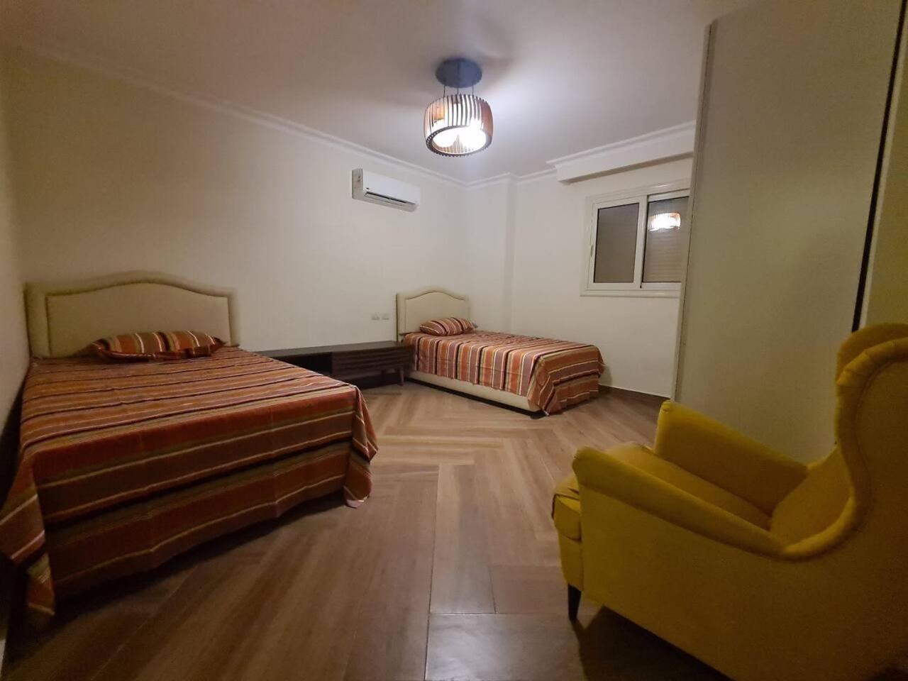 Spacious Executive Luxury Apartment with Balcony