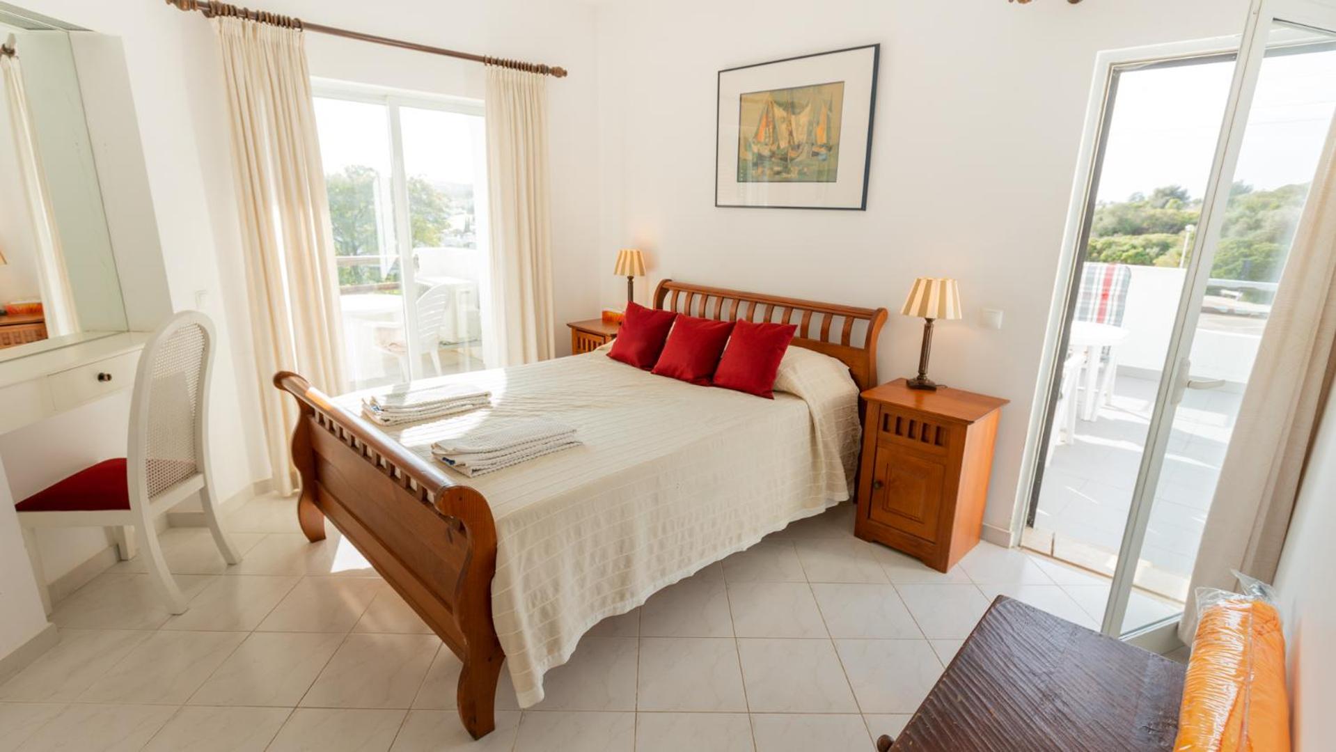 Amazing 2-Bedroom Appartment with big terrace! view 4