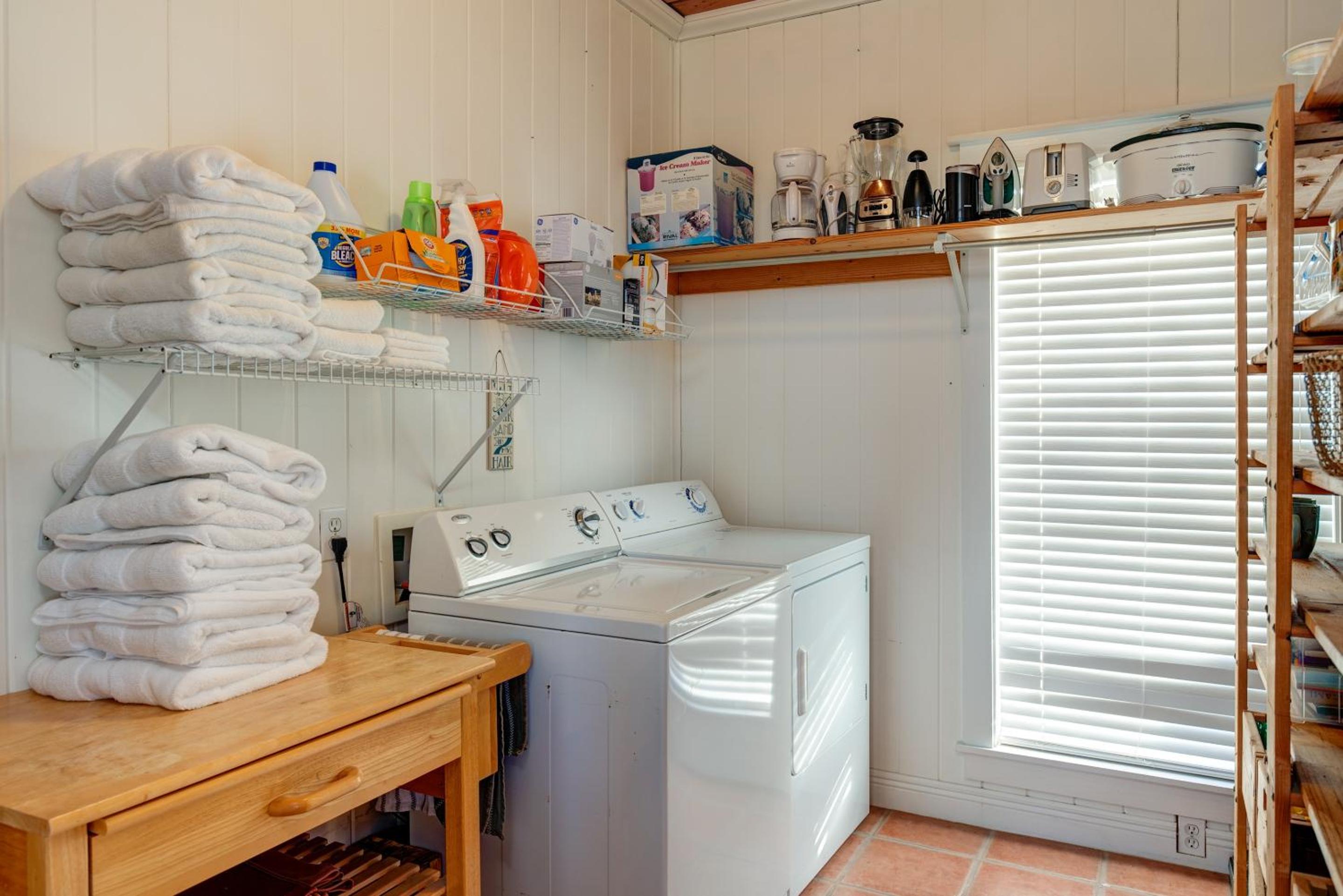 The Bay House - Private Bay Beach! Short walk to the water, Outdoor space galore! home view 3