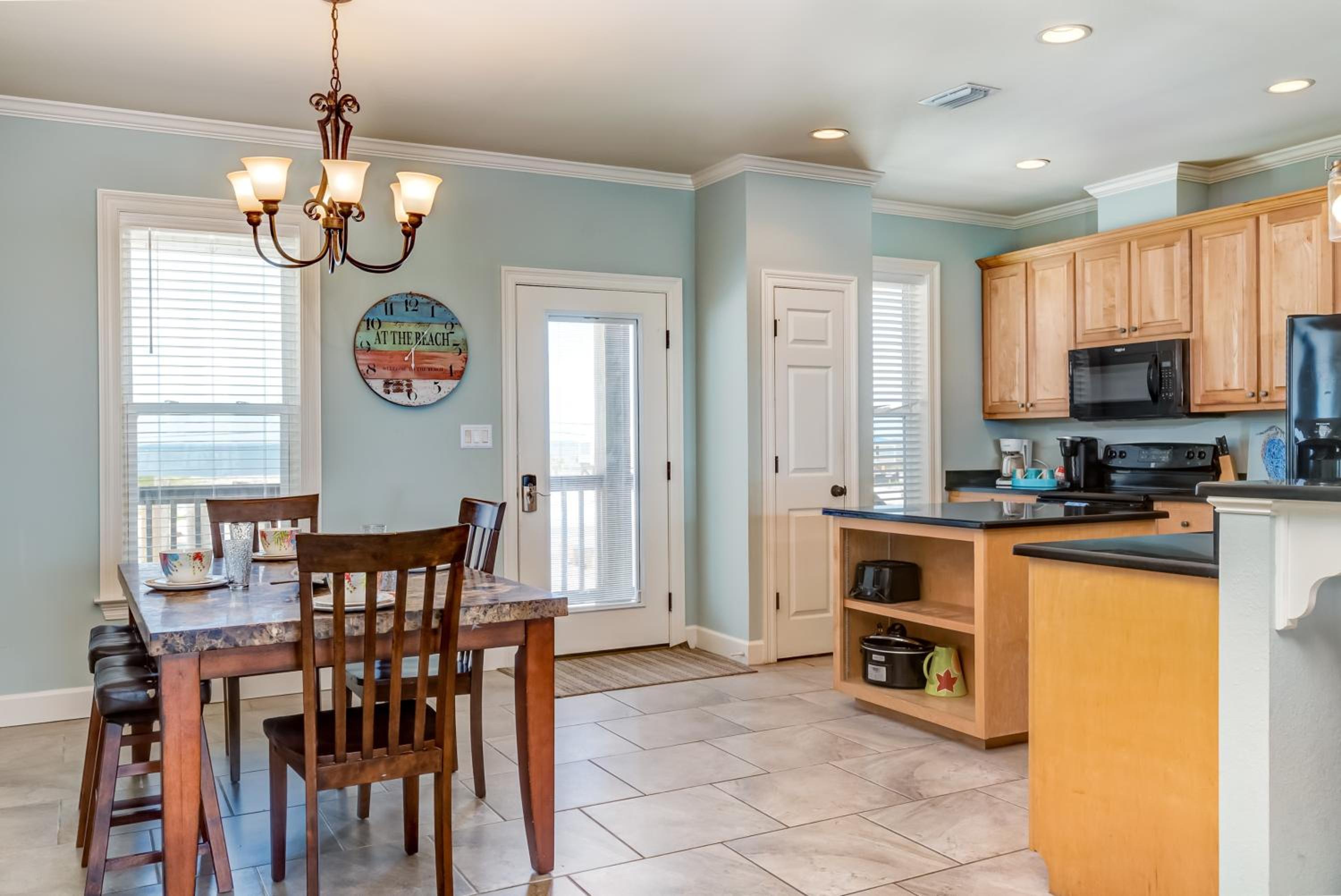 Southern Breeze - Gulf front! Pet friendly! Bring the whole family for fun in the sun! home