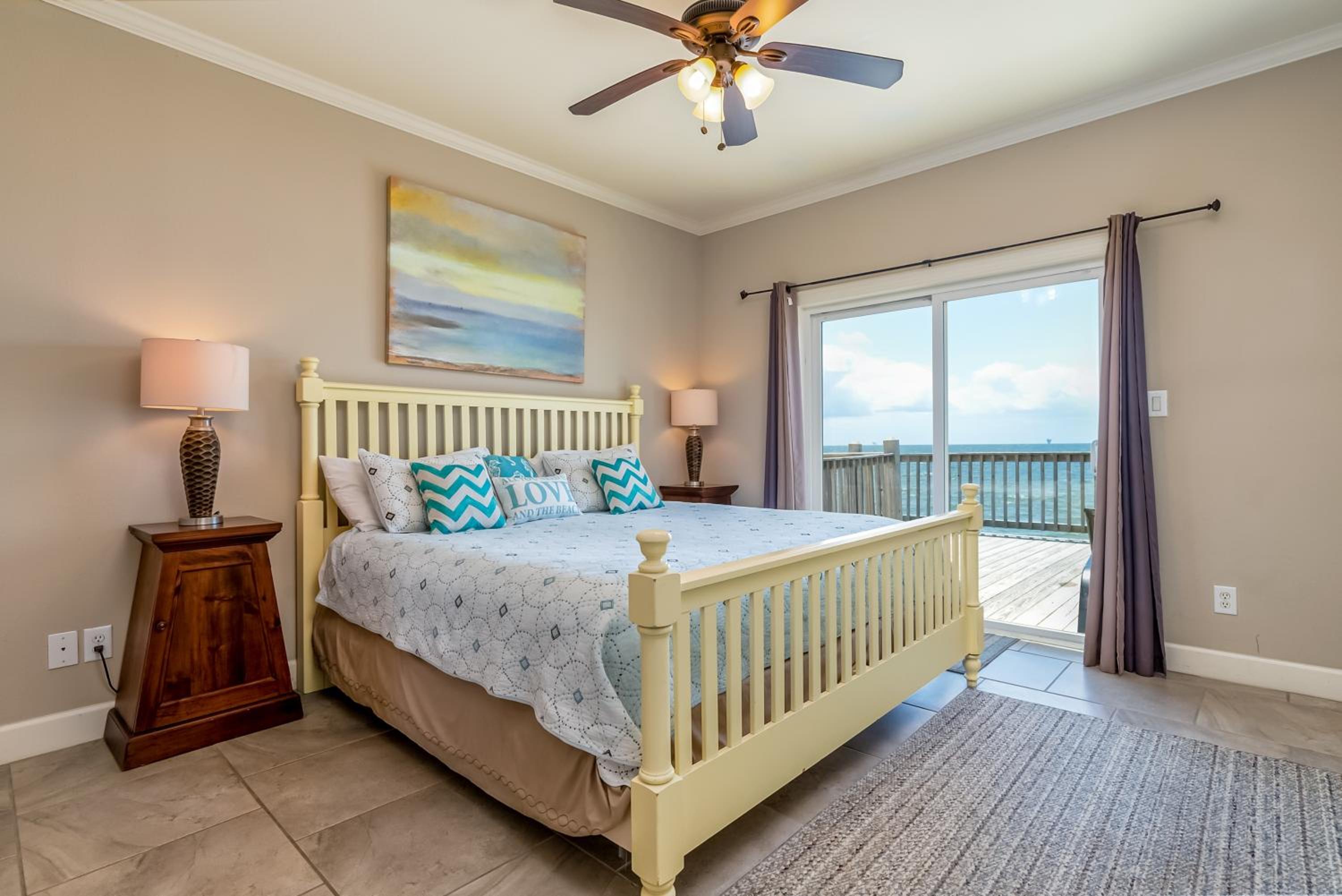 Southern Breeze - Gulf front! Pet friendly! Bring the whole family for fun in the sun! home