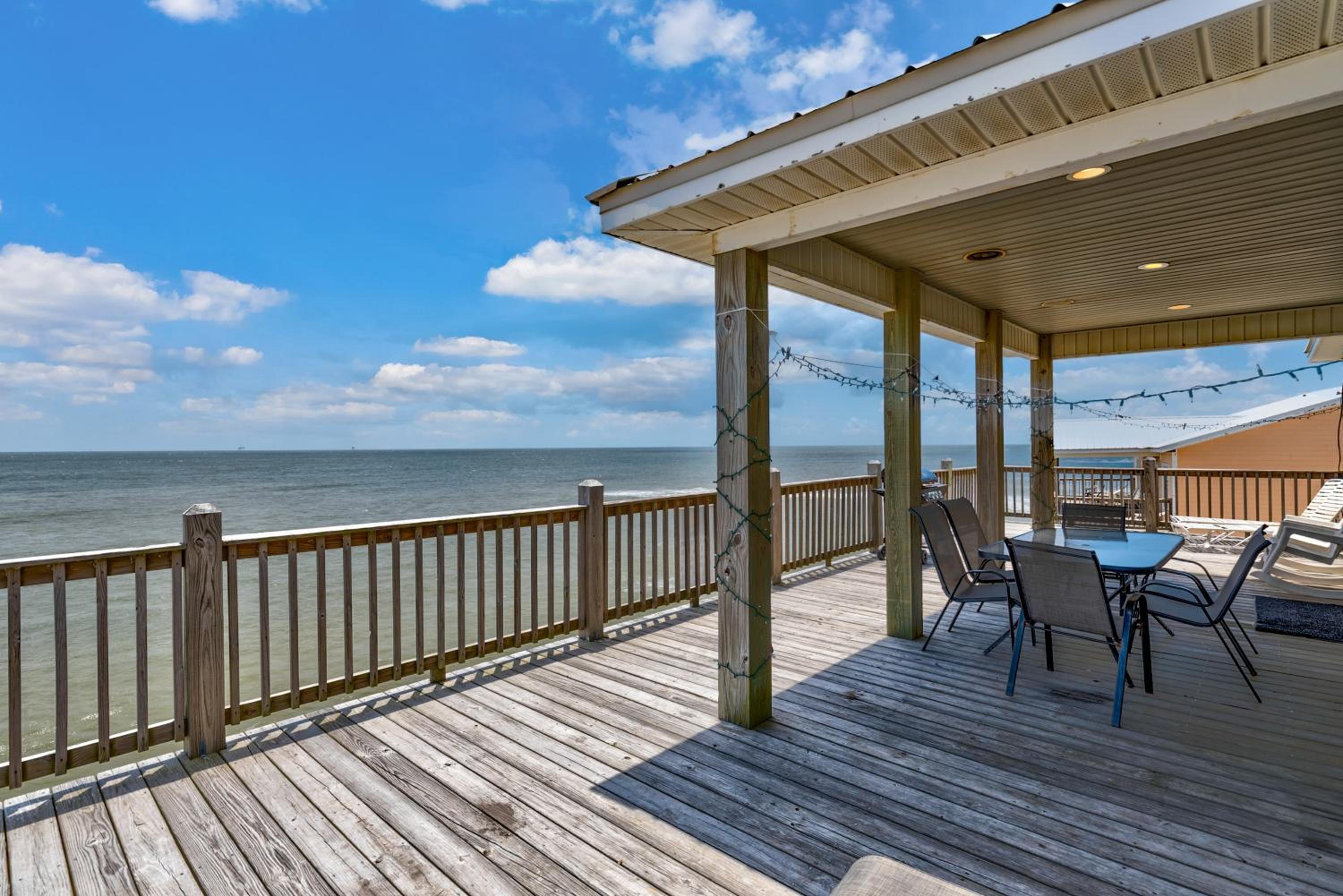 Southern Breeze - Gulf front! Pet friendly! Bring the whole family for fun in the sun! home