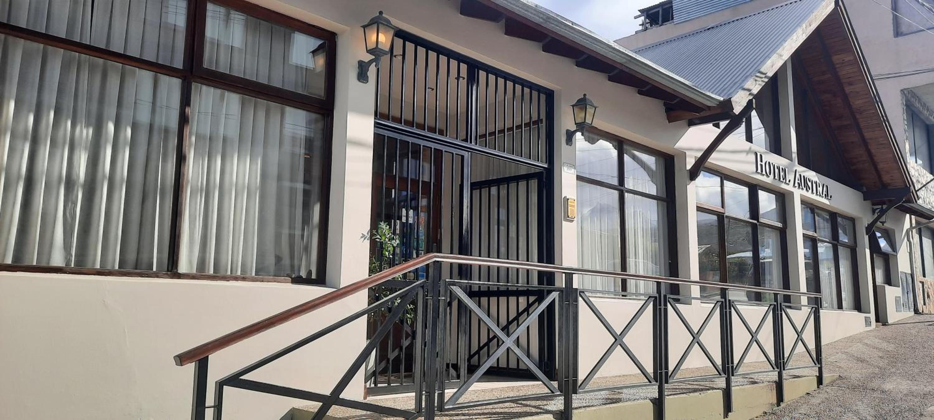 Hotel Austral Ushuaia - Image 1