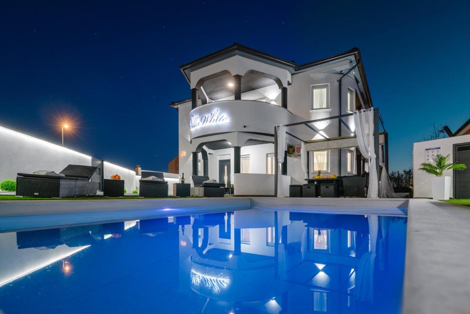 Villa White