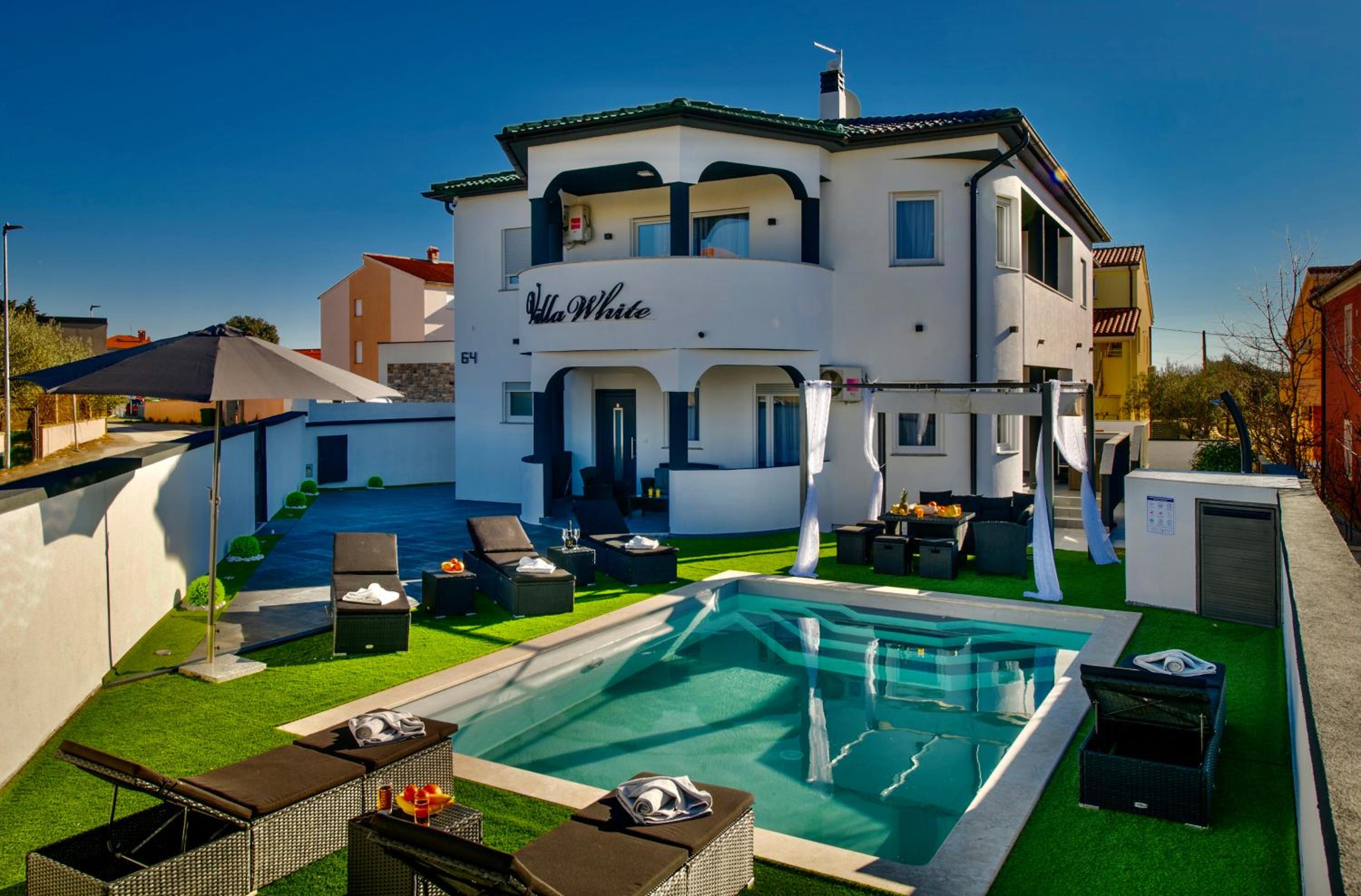 Villa White
