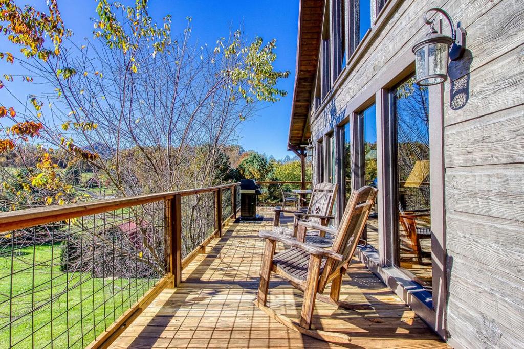 Picture Perfect, Hot Tub, Game Room, WIFI, 560 FREE tickets each paid day!!! view 4