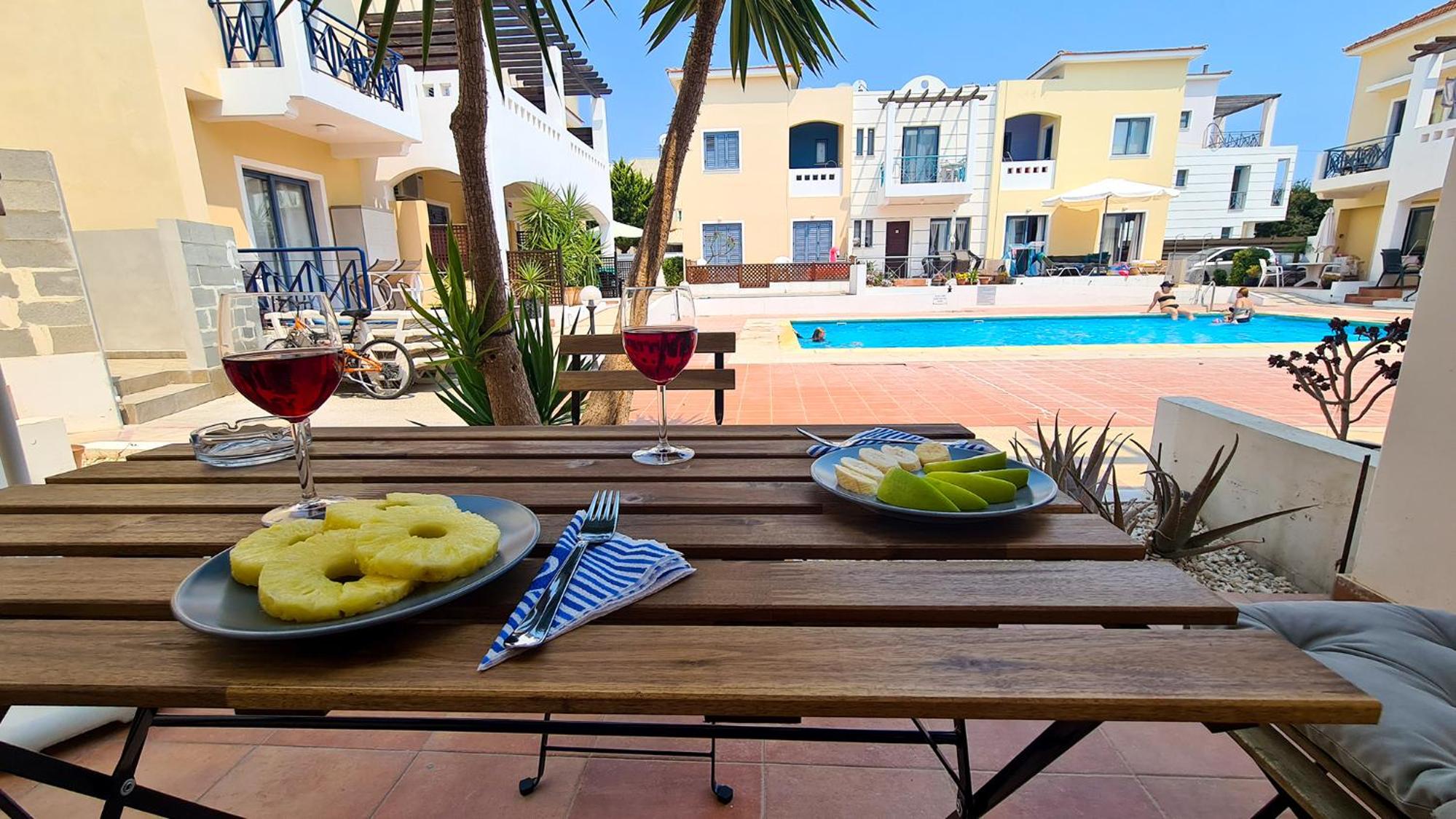 Maria's Holiday House - Communal Pool