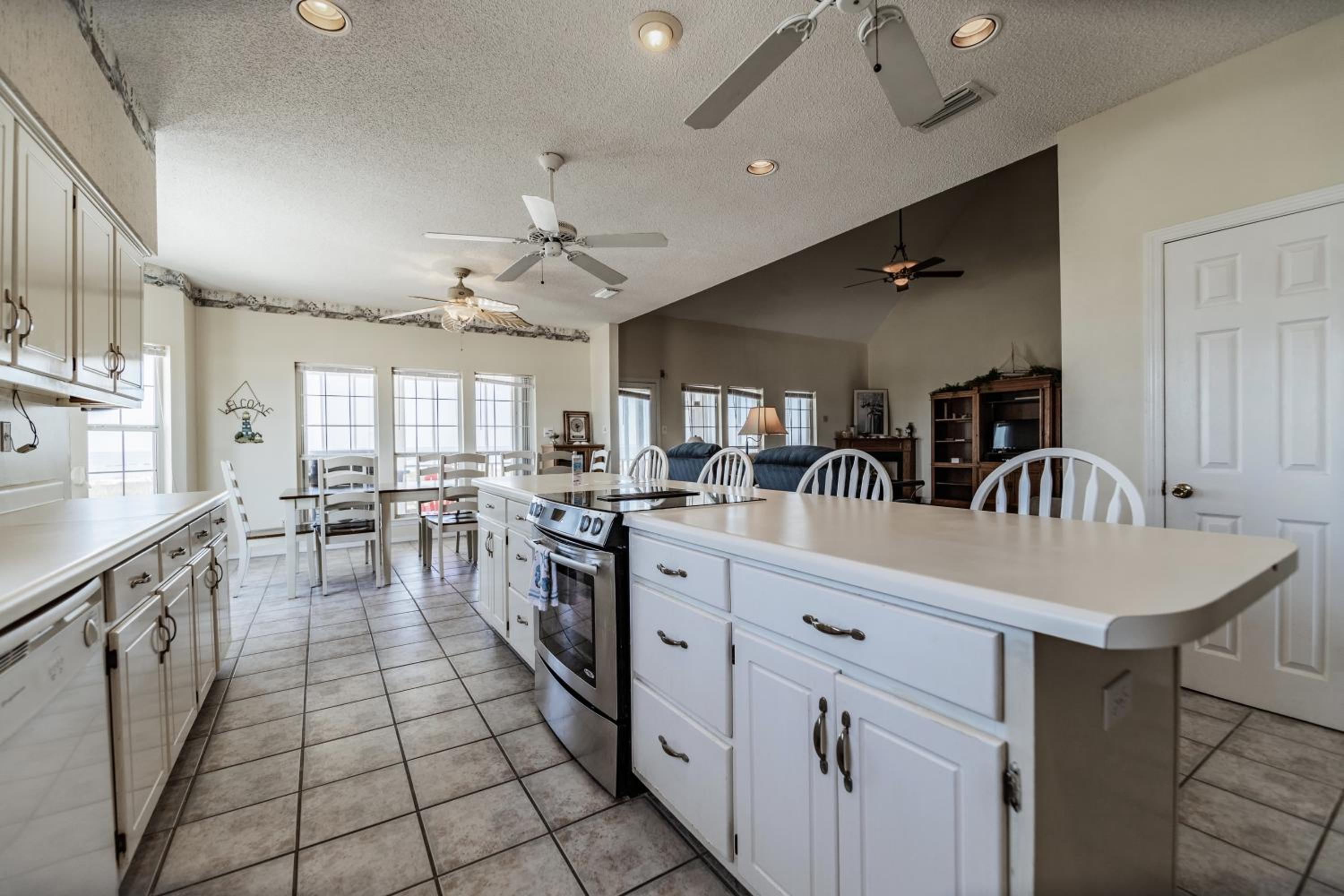 Relaxation - Large bay front home has everything you need for the perfect Dauphin Island family holiday! home