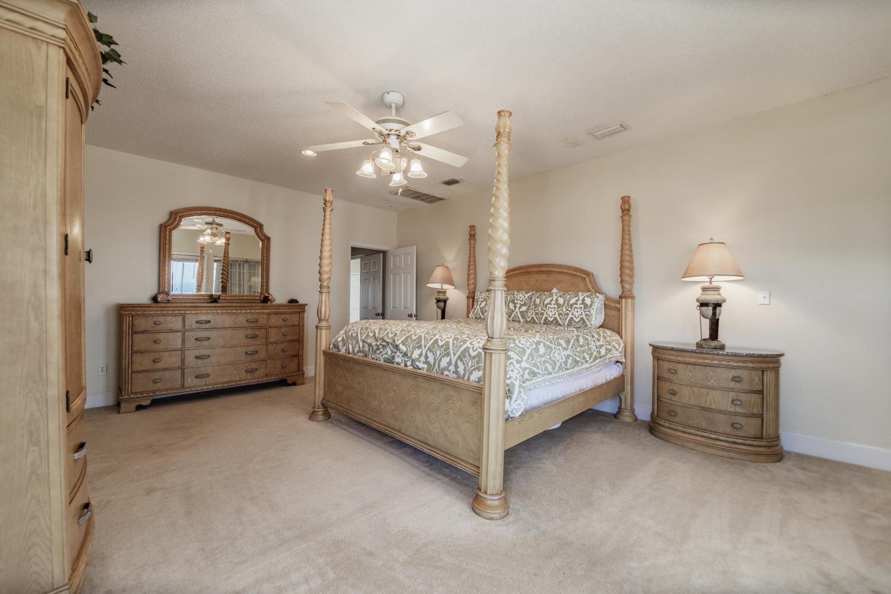 Relaxation - Large bay front home has everything you need for the perfect Dauphin Island family holiday! home