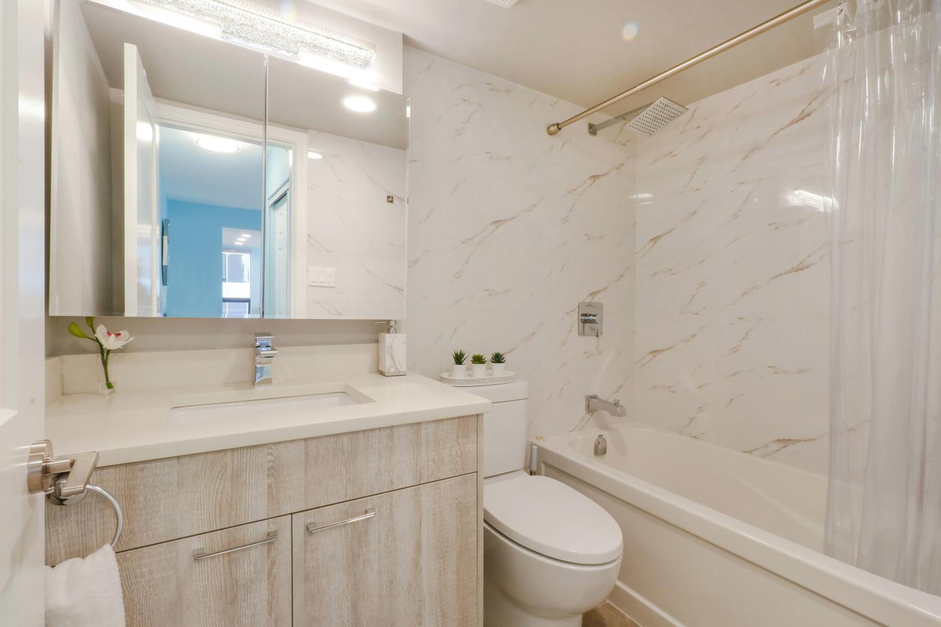 Best Location Downtown Chic Suites