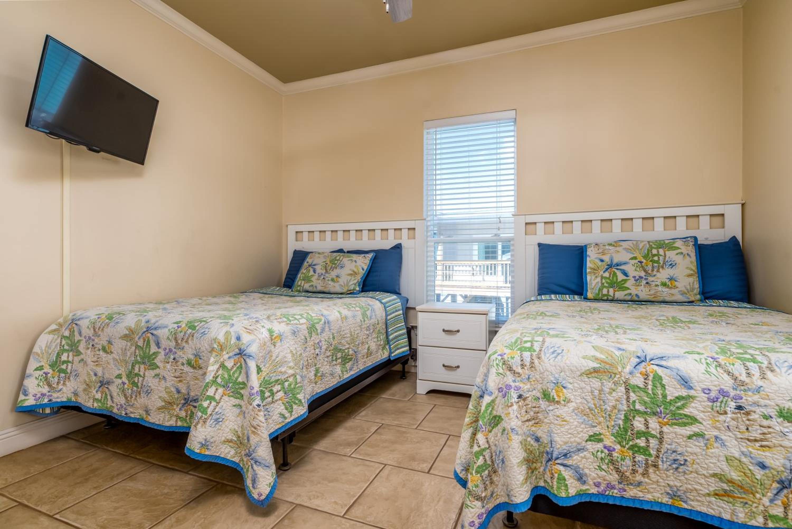 KeyWester - BEACHFRONT! Pet Friendly! Sit on the back deck and listen to the waves crash, home