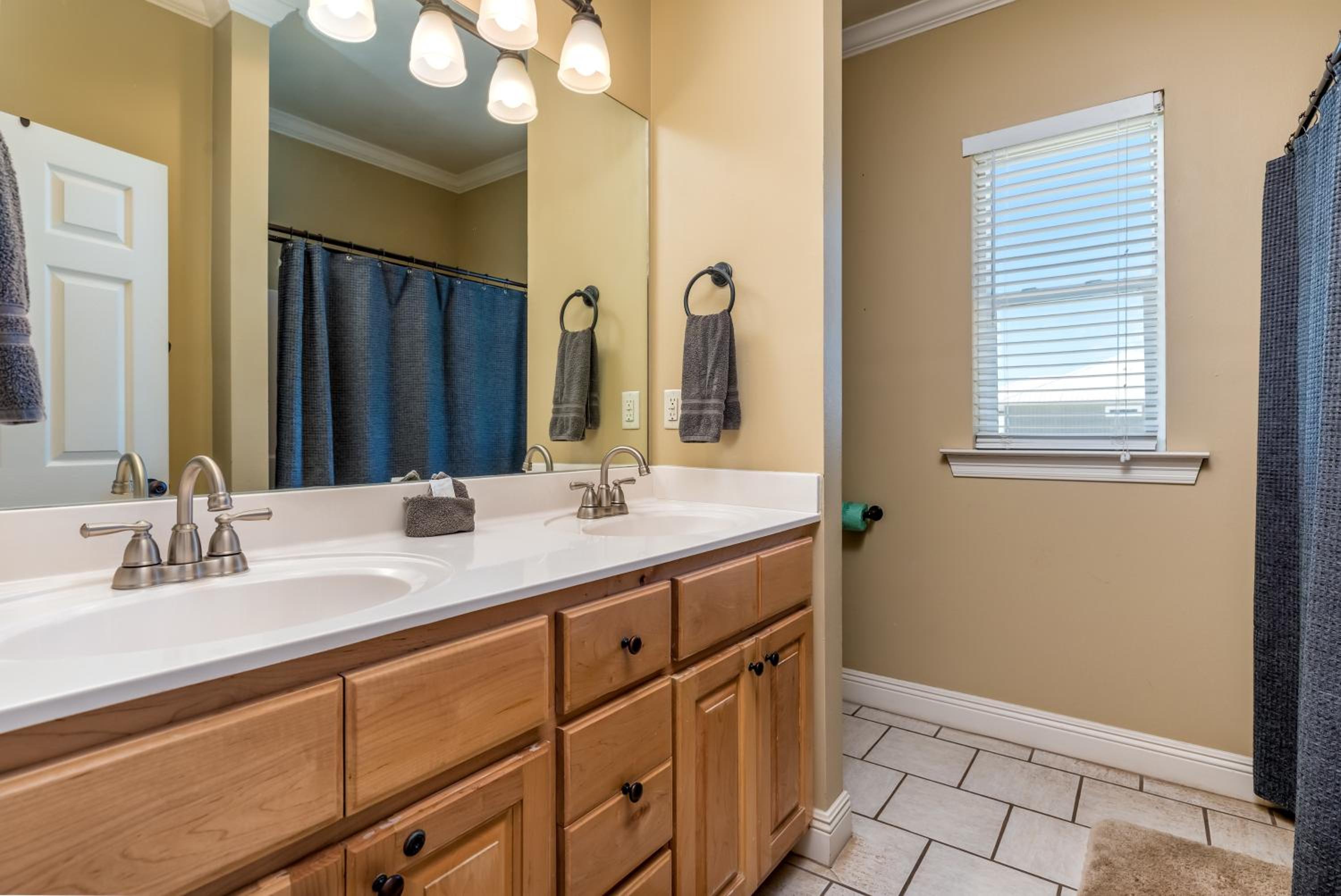 KeyWester - BEACHFRONT! Pet Friendly! Sit on the back deck and listen to the waves crash, home