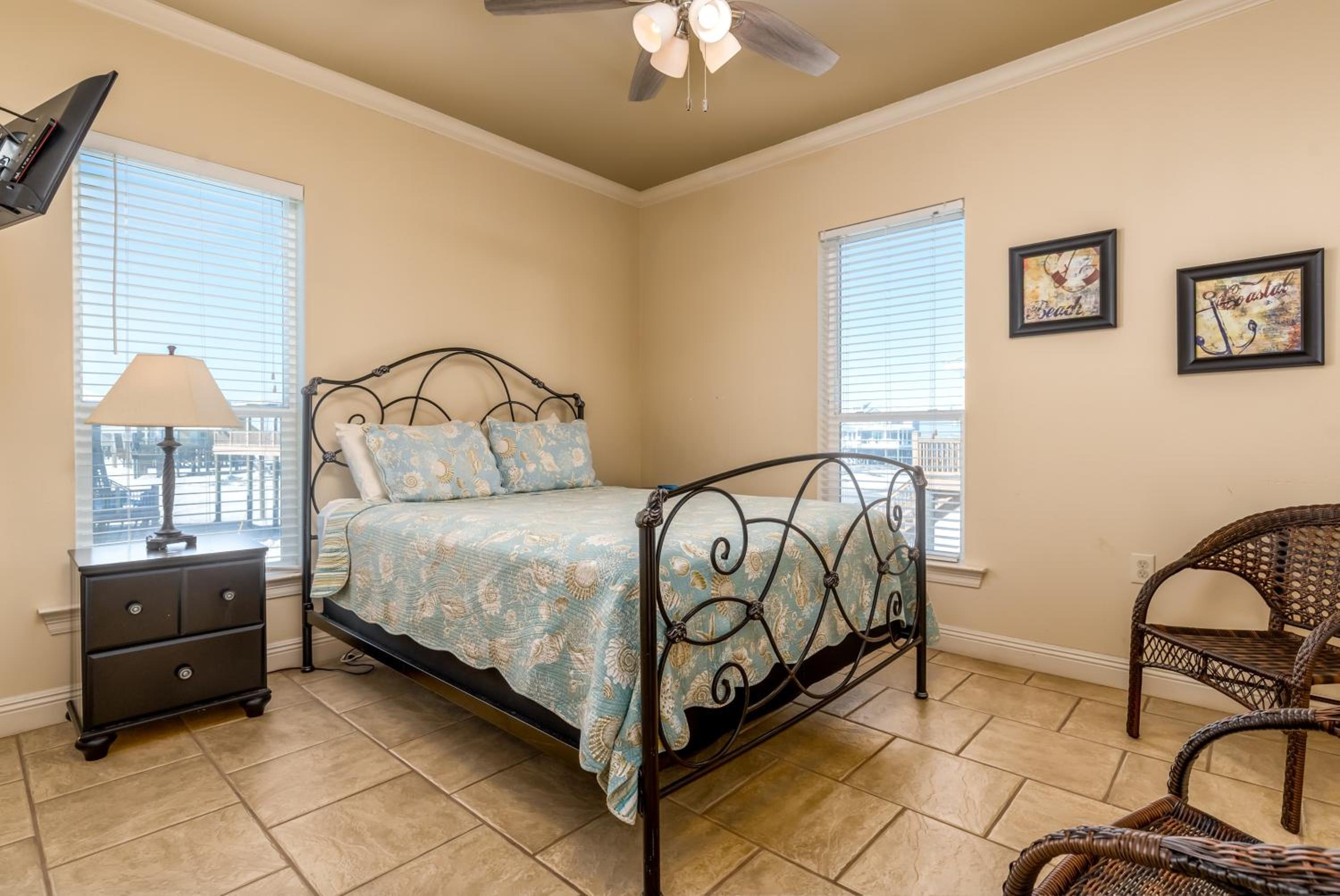 KeyWester - BEACHFRONT! Pet Friendly! Sit on the back deck and listen to the waves crash, home
