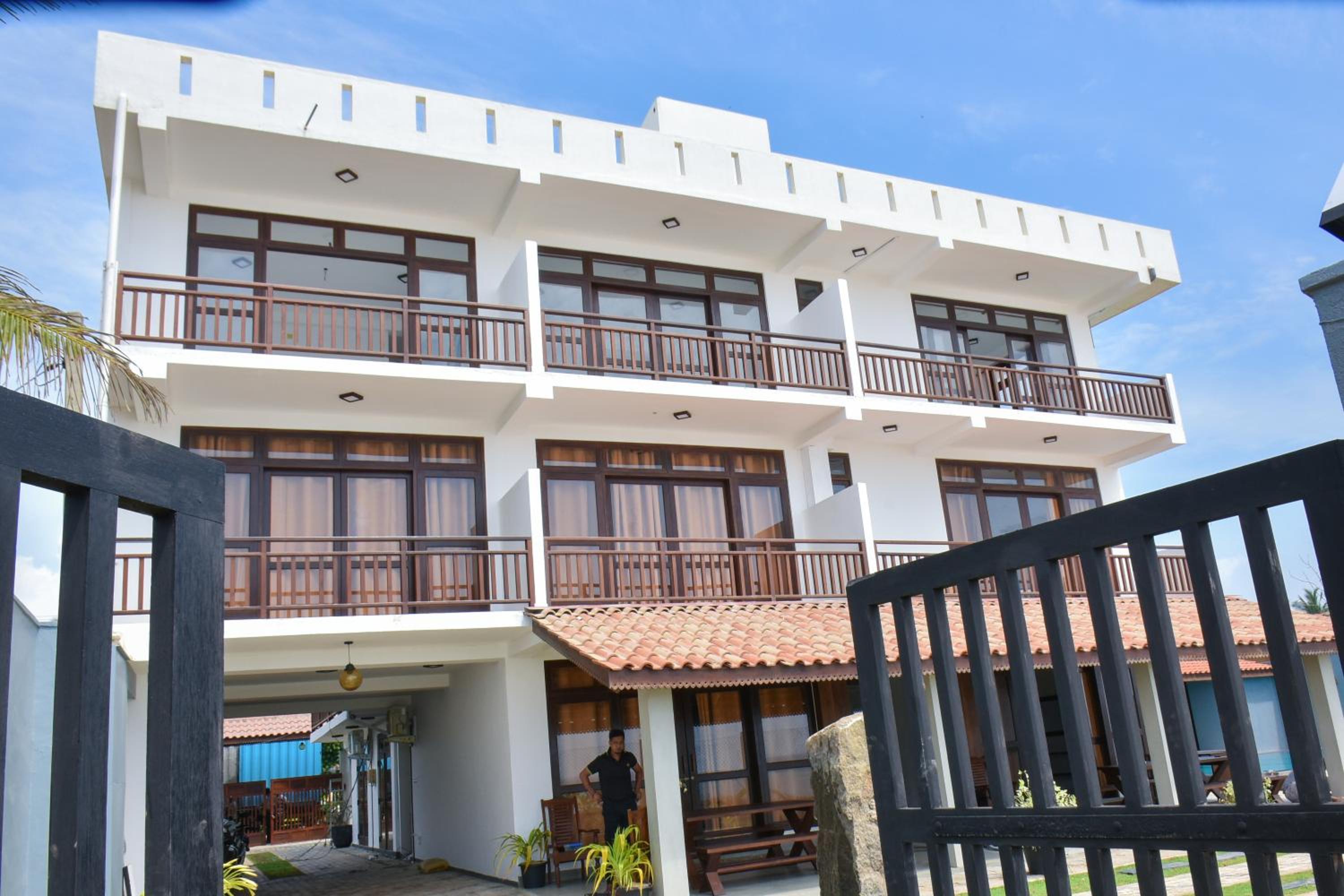 Hotel Arrow Beach Resort - Image 1