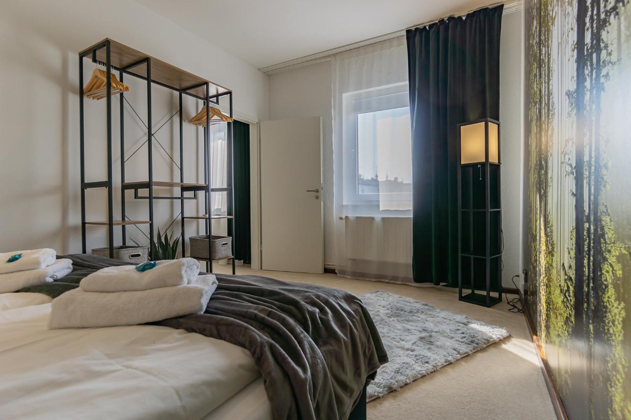 Exklusive Stadtvilla-190qm- Parkplatz- 3Schlafzimmer- 2 Bäder- Netflix- Waschmaschine- 4 Etagen-nähe Theater