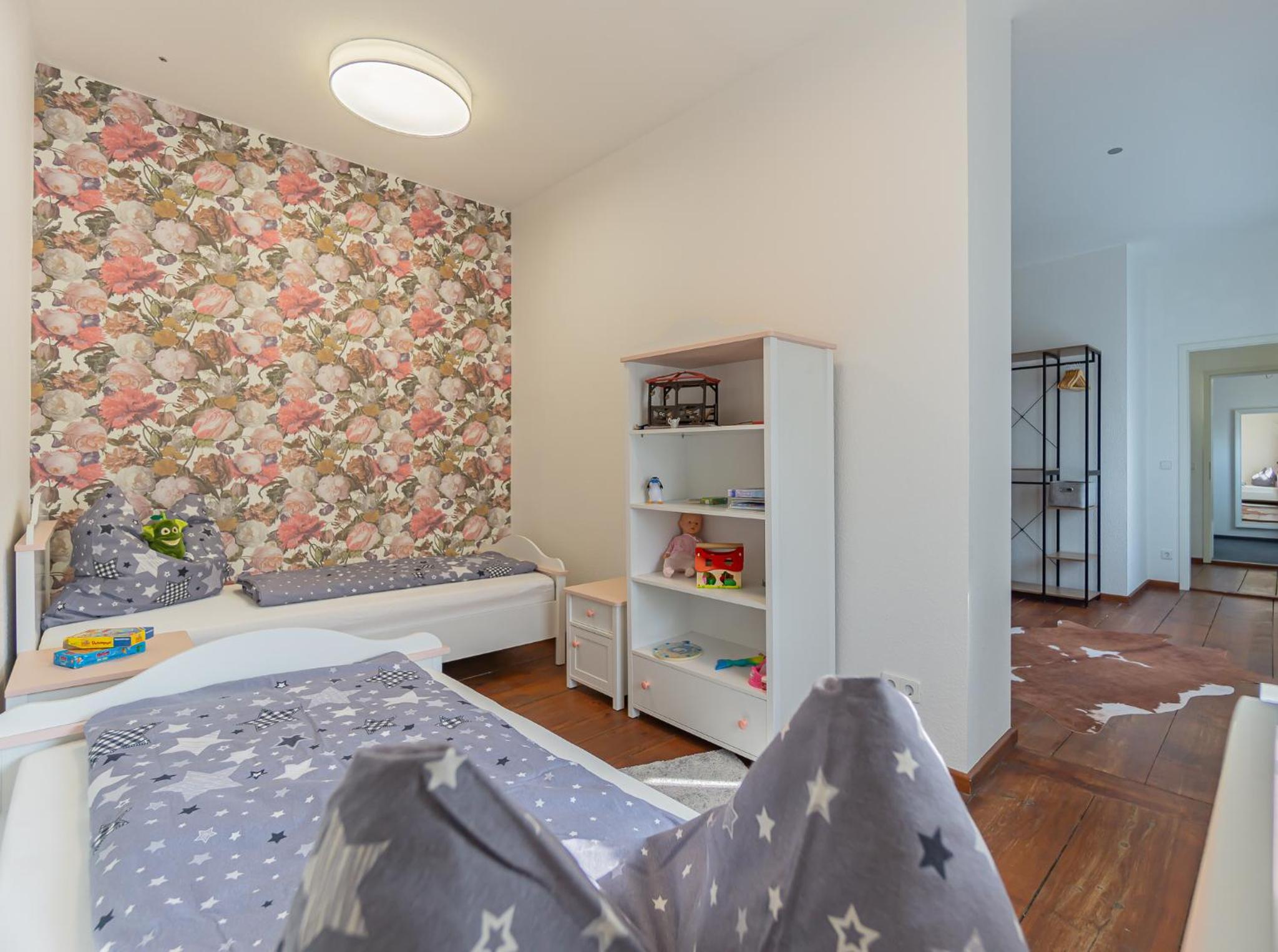 Exklusive Stadtvilla-190qm- Parkplatz- 3Schlafzimmer- 2 Bäder- Netflix- Waschmaschine- 4 Etagen-nähe Theater