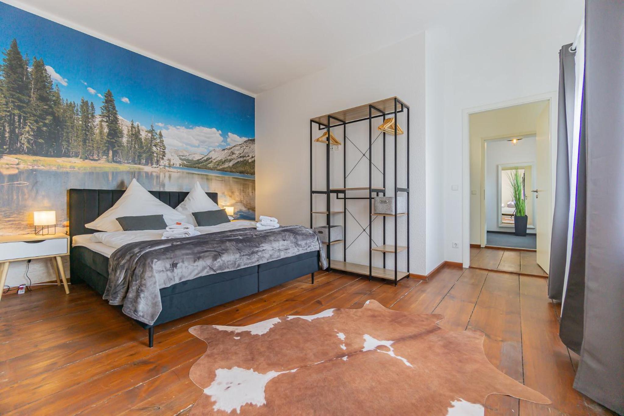 Exklusive Stadtvilla-190qm- Parkplatz- 3Schlafzimmer- 2 Bäder- Netflix- Waschmaschine- 4 Etagen-nähe Theater