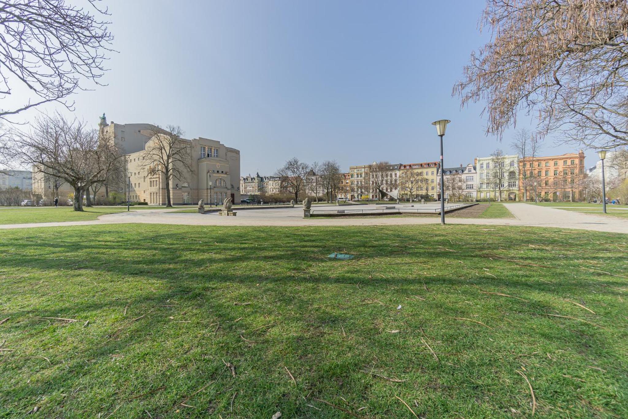 Exklusive Stadtvilla-190qm- Parkplatz- 3Schlafzimmer- 2 Bäder- Netflix- Waschmaschine- 4 Etagen-nähe Theater
