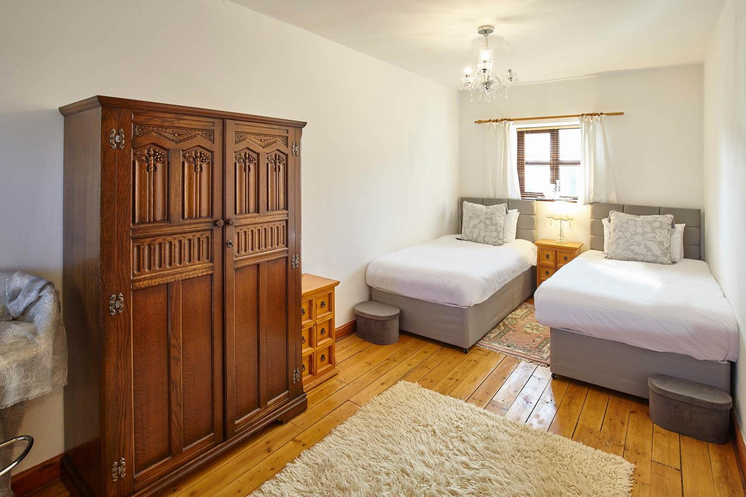 Host & Stay - The Arches Cottage