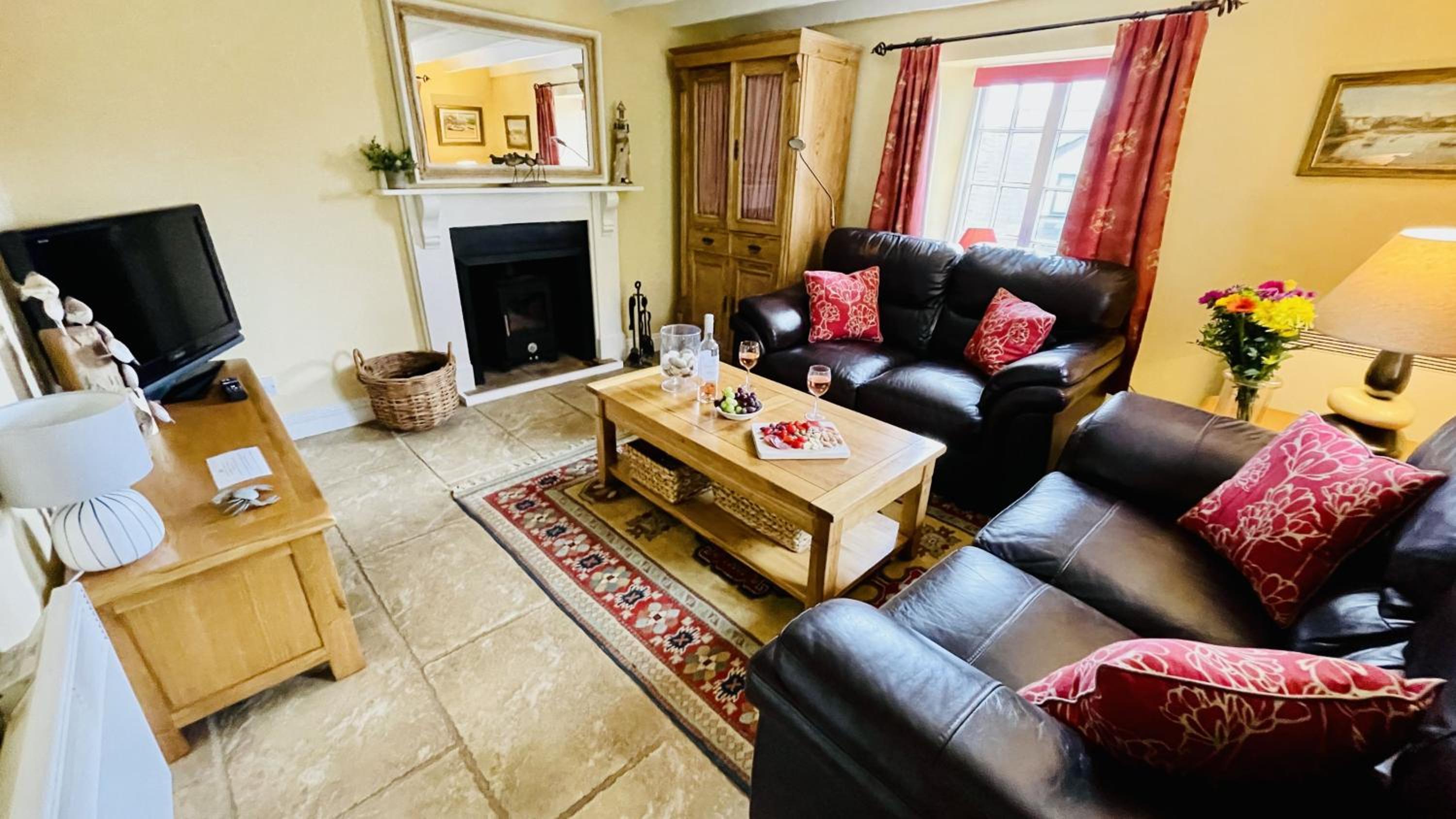Thornwell Cottage - Heart of the village, amazing gardens, glorious views and brimming with character
