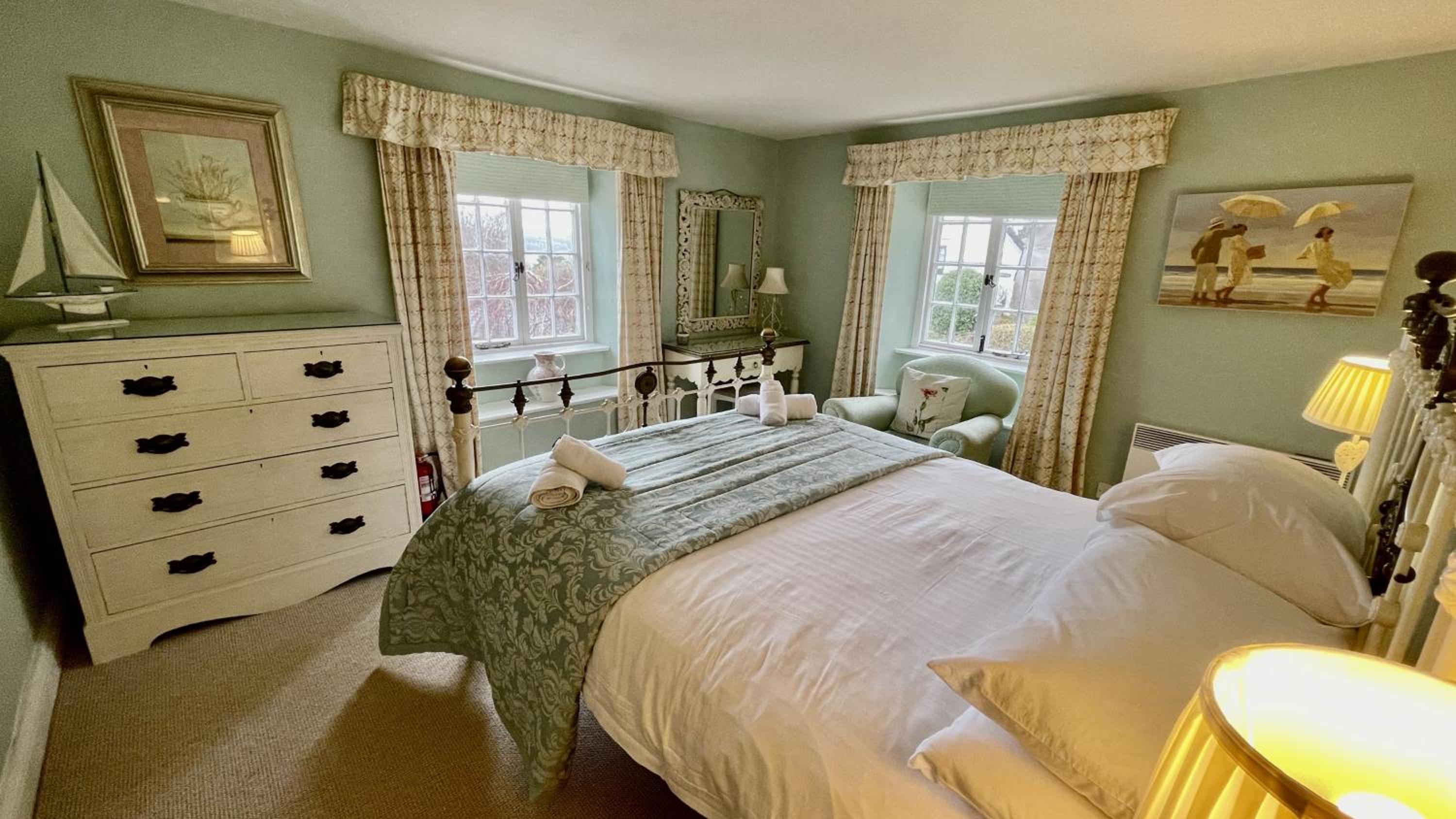 Thornwell Cottage - Heart of the village, amazing gardens, glorious views and brimming with character