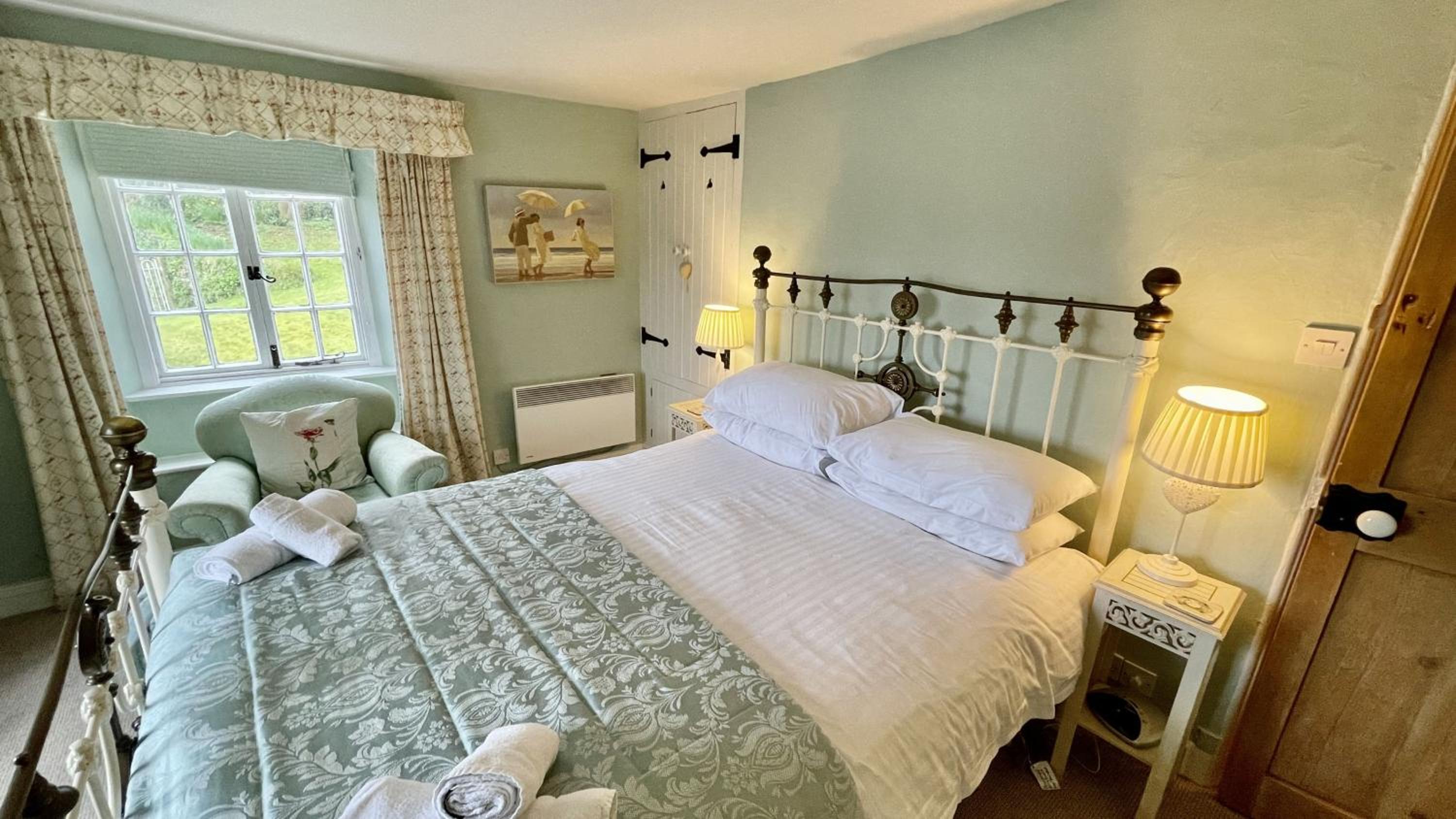 Thornwell Cottage - Heart of the village, amazing gardens, glorious views and brimming with character