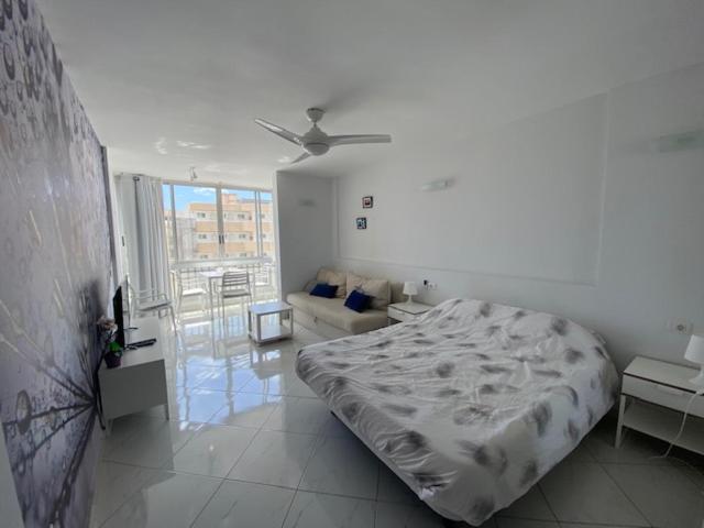 EL DORADO HOLIDAYS en Playa de las Americas — hotel room