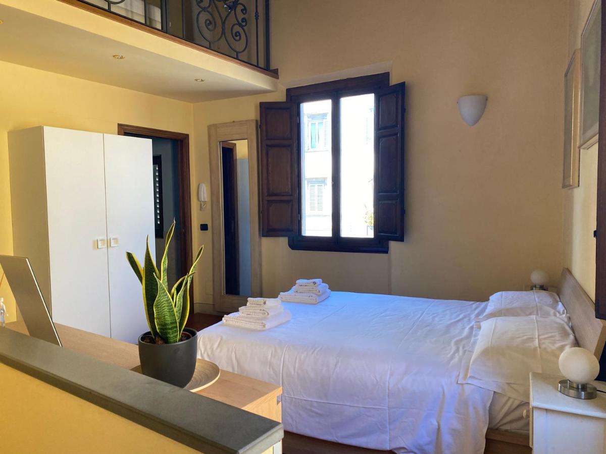 Cozy classic Italian house near Santa Croce, on the Lungarno photo 3