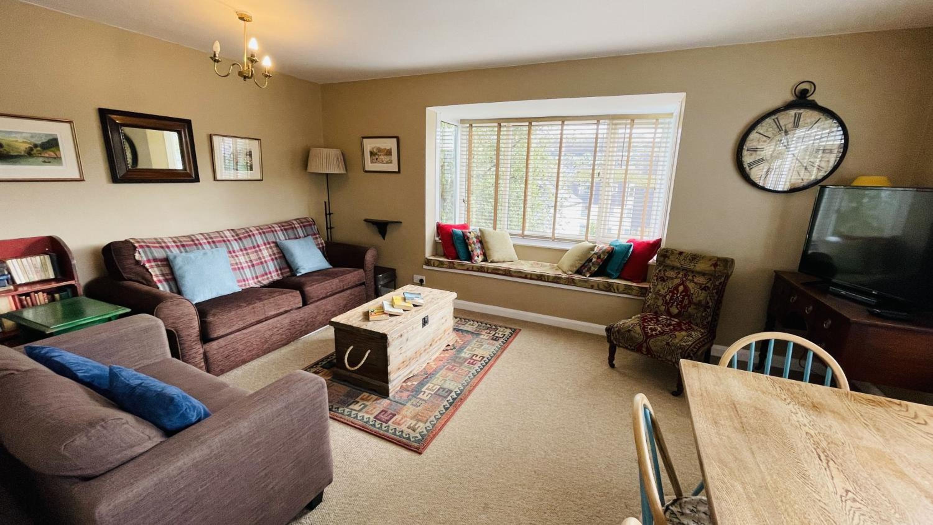 Number 20 - Central, Classic style, Private and Parking view 3