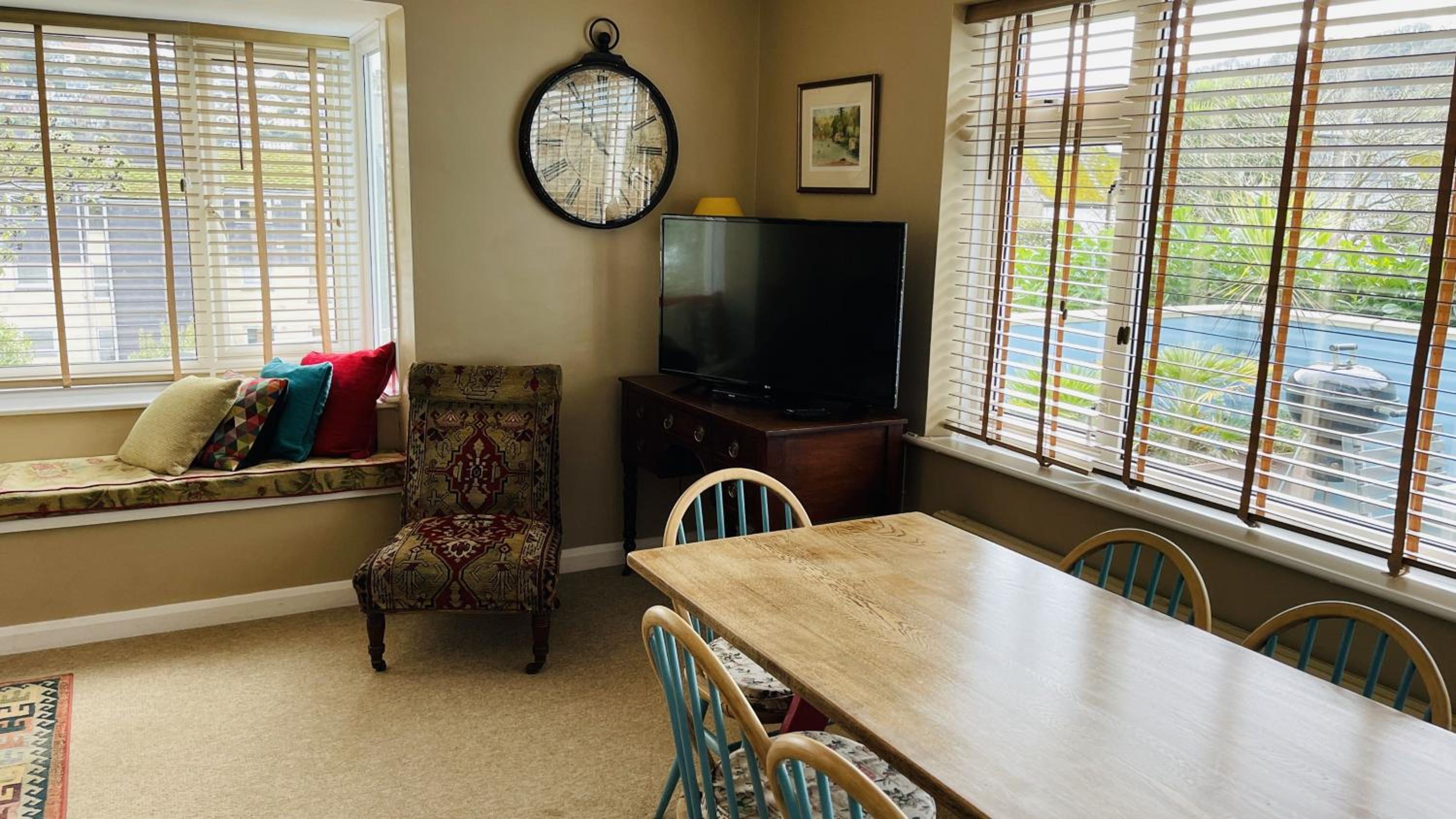 Number 20 - Central, Classic style, Private and Parking view 4