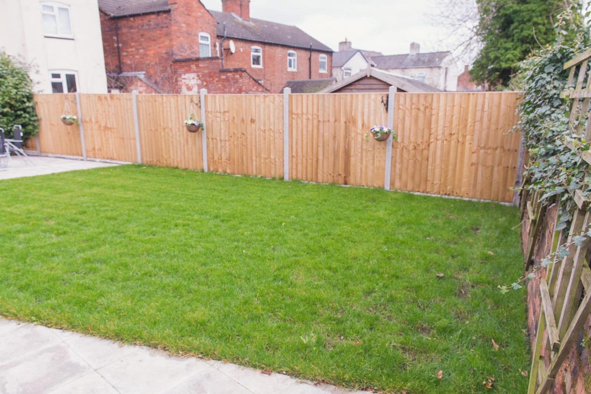 Charming 6 Bedroom House ALL with en-suite - Large Garden view 2