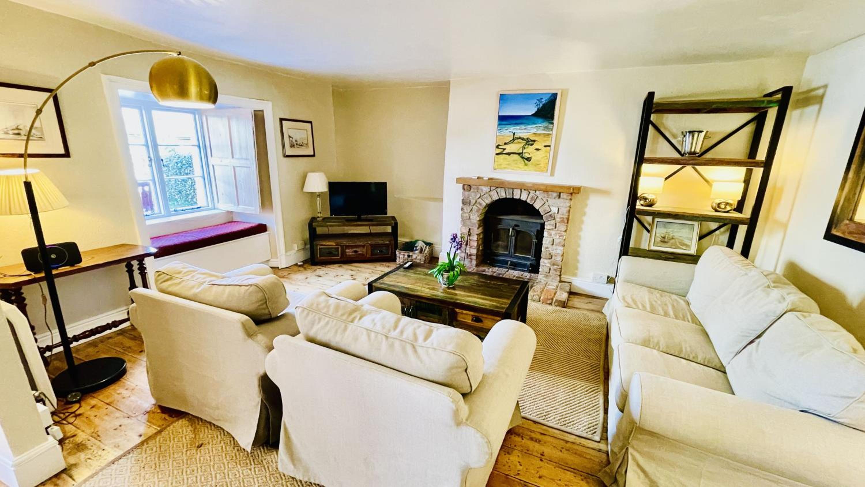 Holly Cottage - characterful cottage a stones throw from river Dart with front & back patios