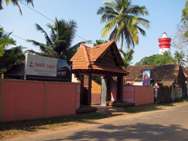 Southcanal Holidays view 3