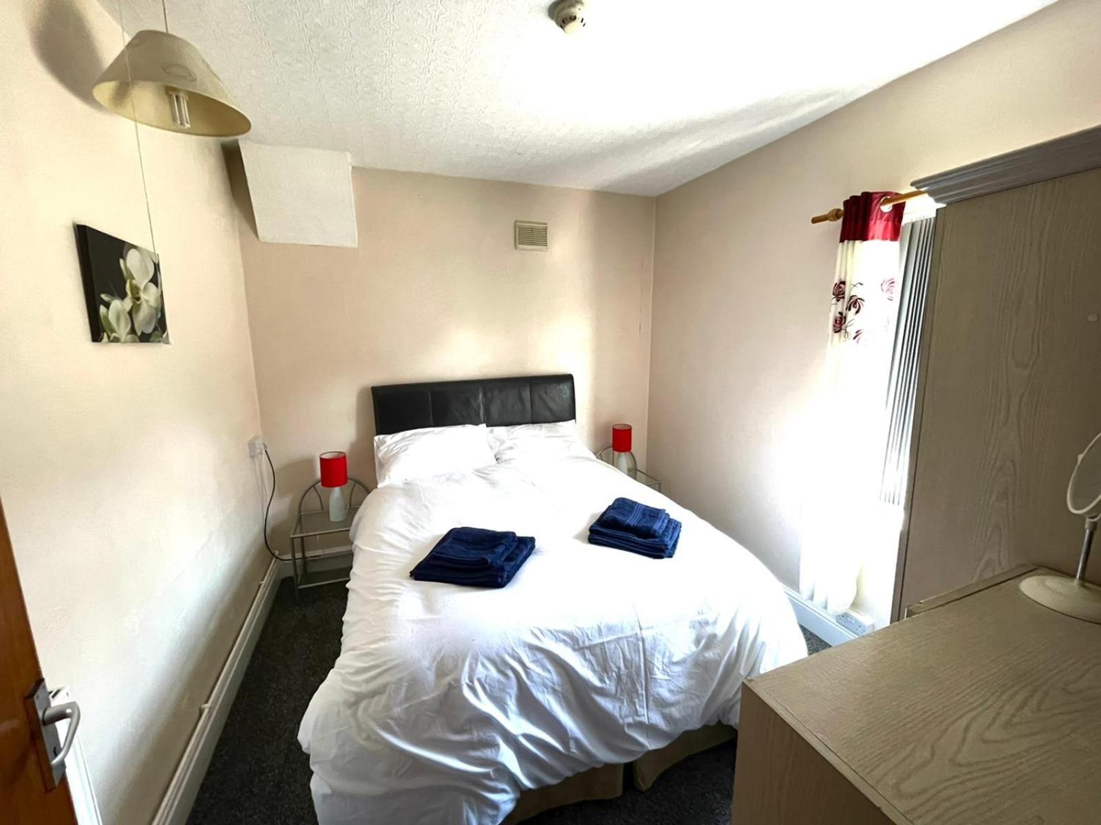 2 Bedroom Holiday Apartment Skegness - Flat 18 view 4