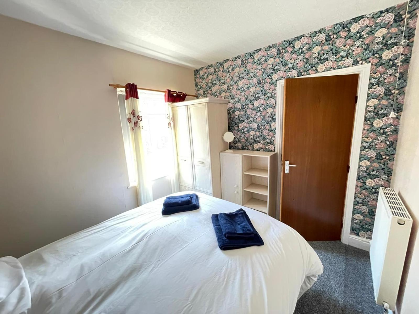2 Bedroom Holiday Apartment Skegness - Flat 18 view 3
