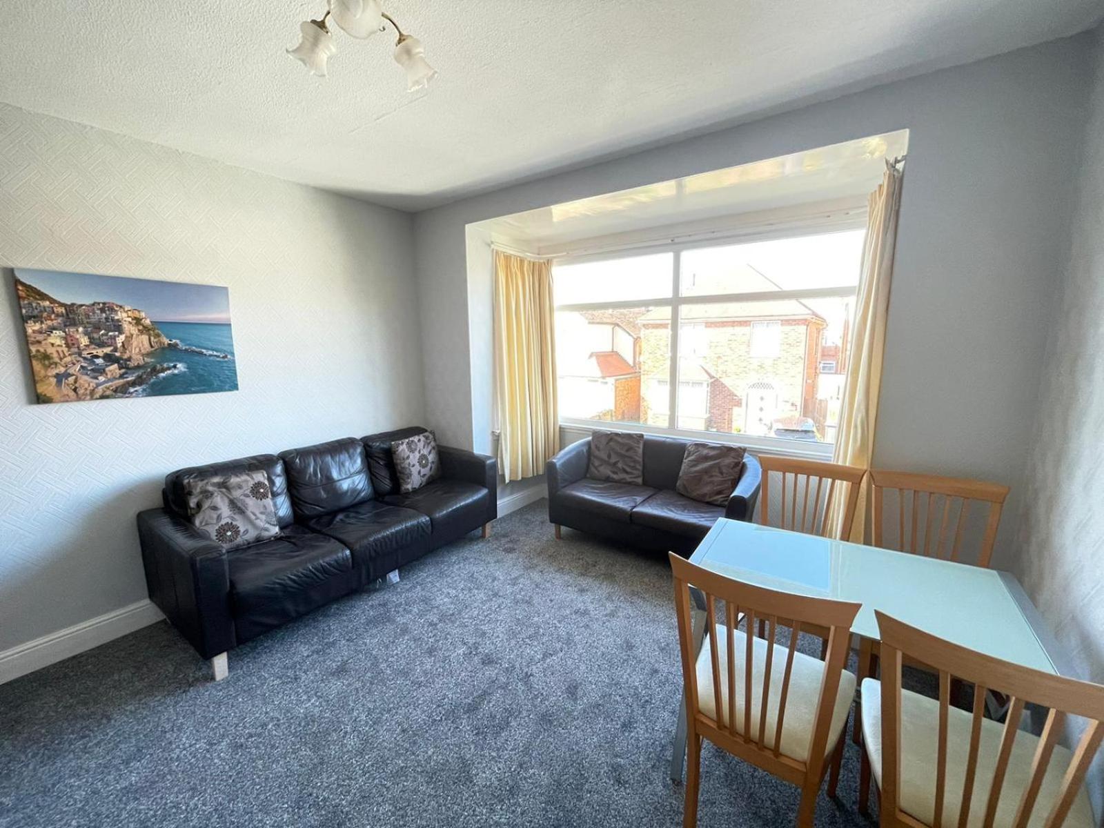 2 Bedroom Holiday Apartment Skegness - Flat 18 view 2