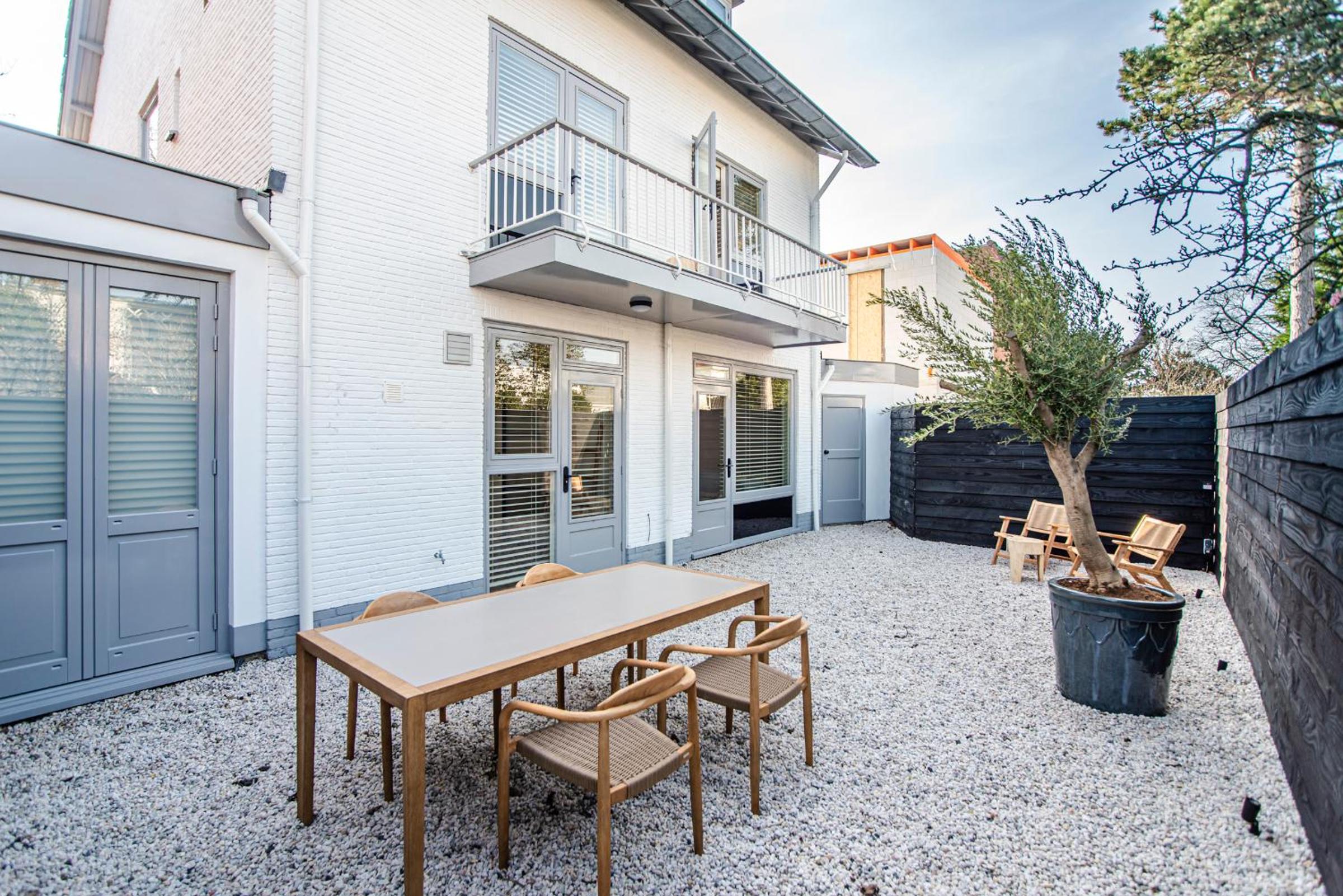 Marley’s Beachhouse - Luxury Apartment with garden view 2