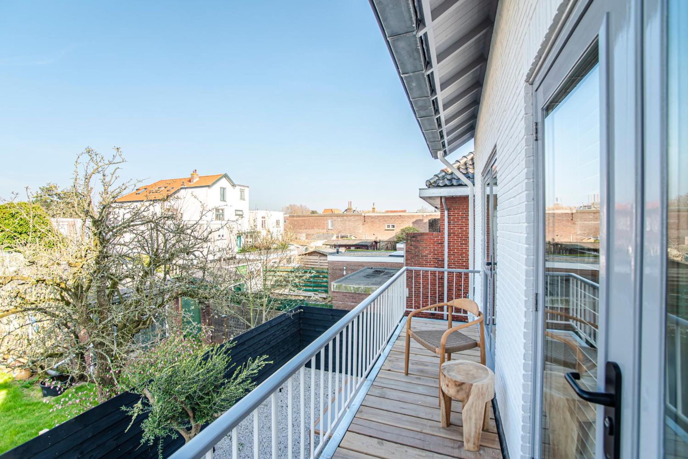 Marley’s Beachhouse - Luxury Guest Room with balcony view 3