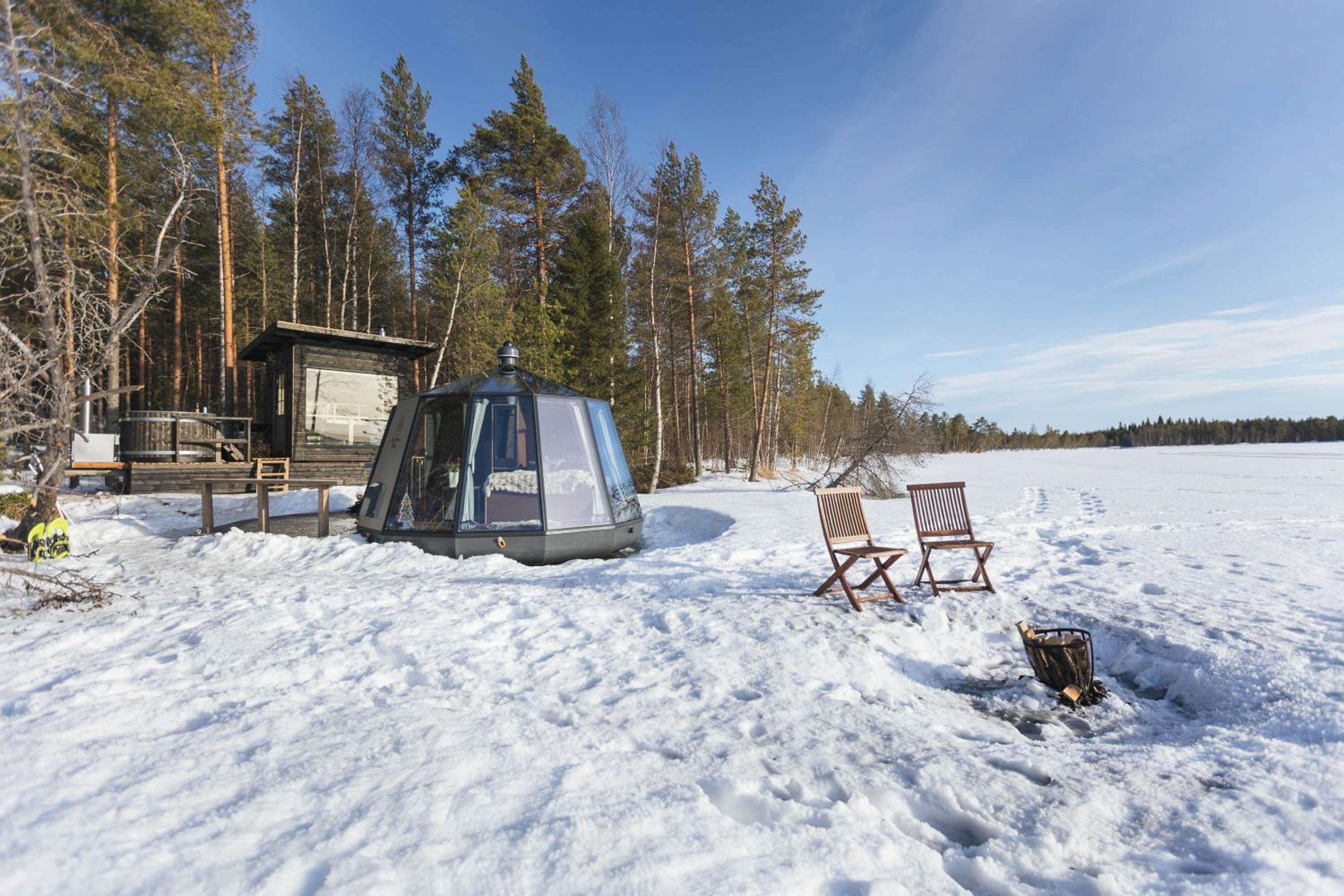 Northern Lights Glass Igloo Getaway For Couples view 5