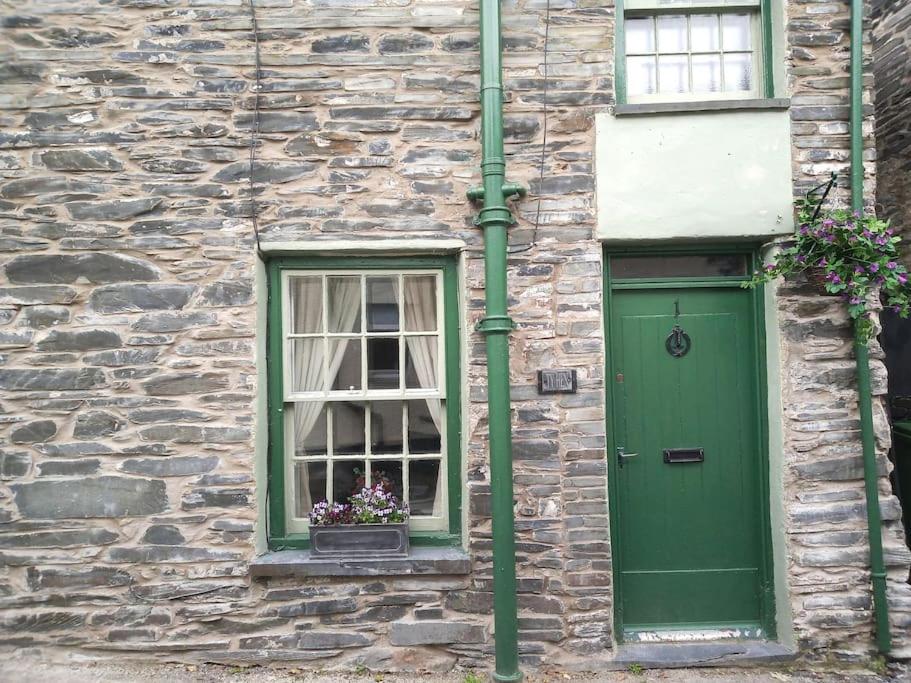 Ty Hen - Quirky Grade II Listed Cottage view 2